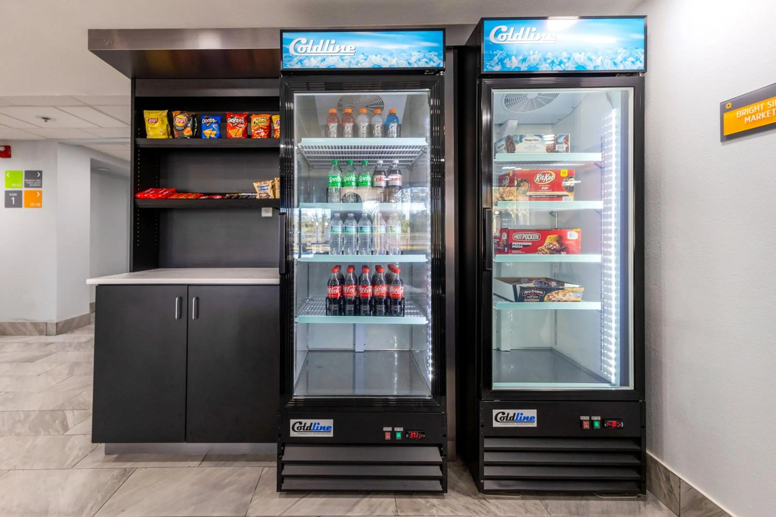 Restaurant/places to eat in La Quinta Inn & Suites by Wyndham Jacksonville Mandarin