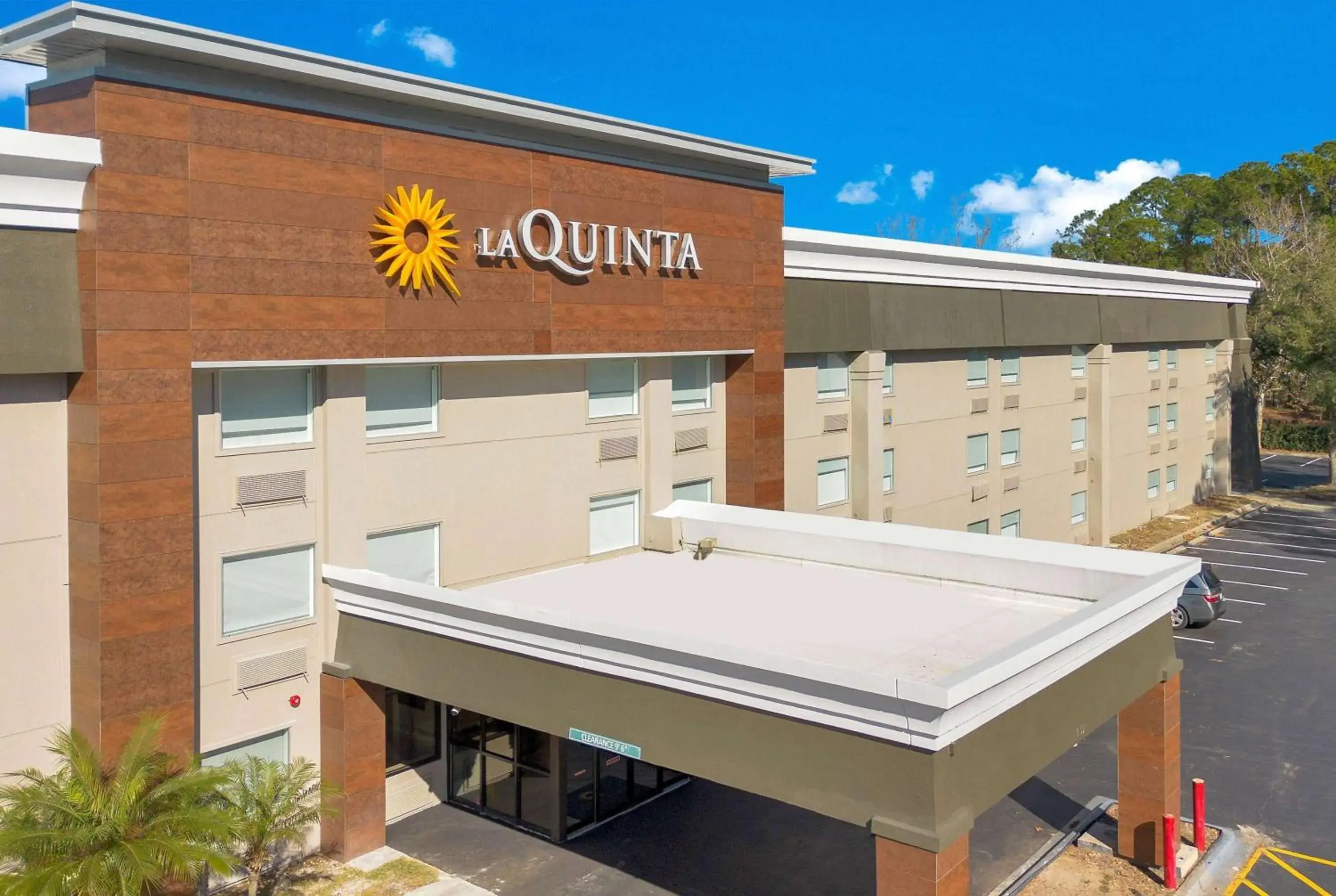 Property building in La Quinta Inn & Suites by Wyndham Jacksonville Mandarin Property building in La Quinta Inn & Suites by Wyndham Jacksonville Mandarin