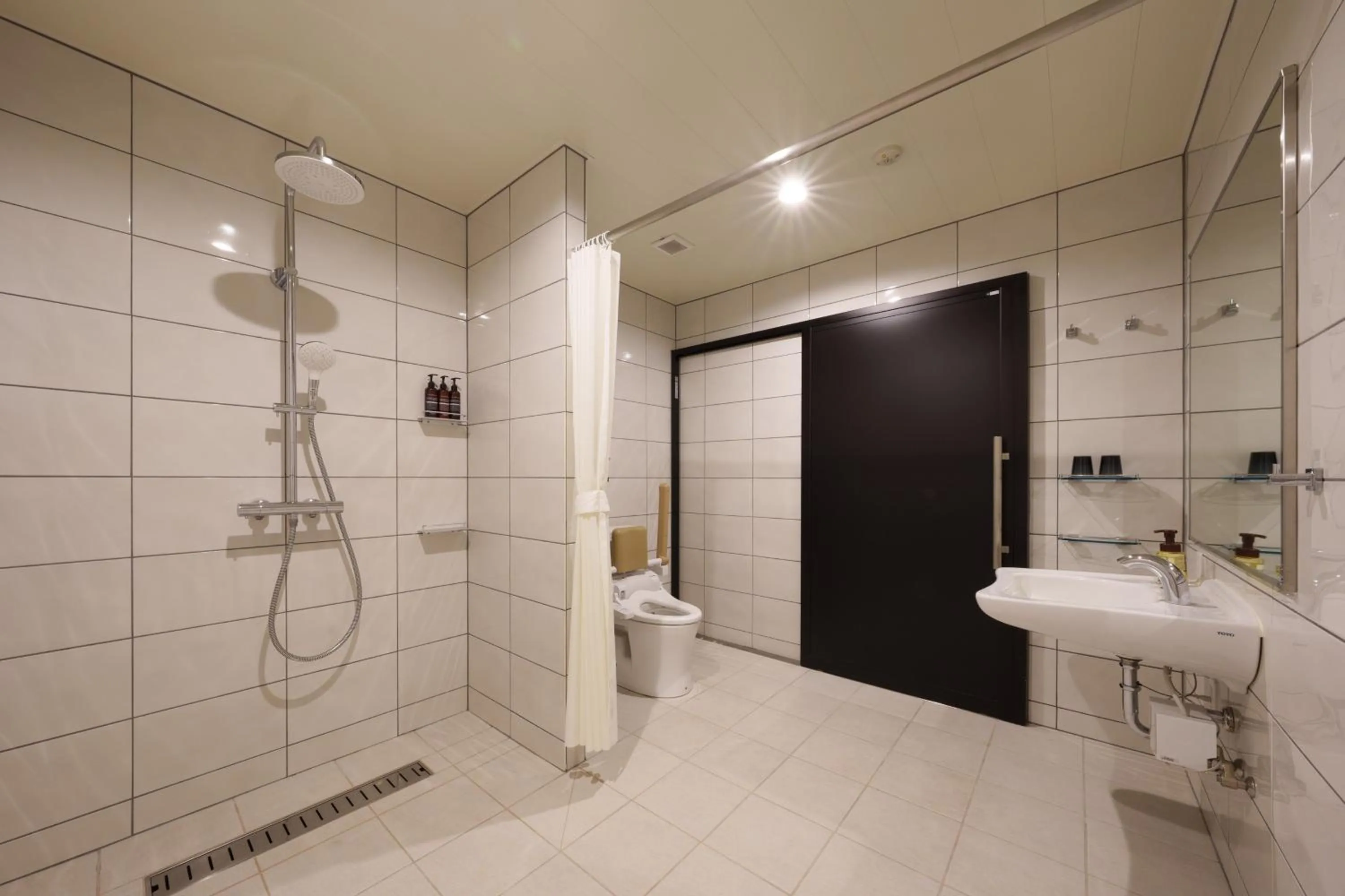 Shower in Akarinoyado Togetsu