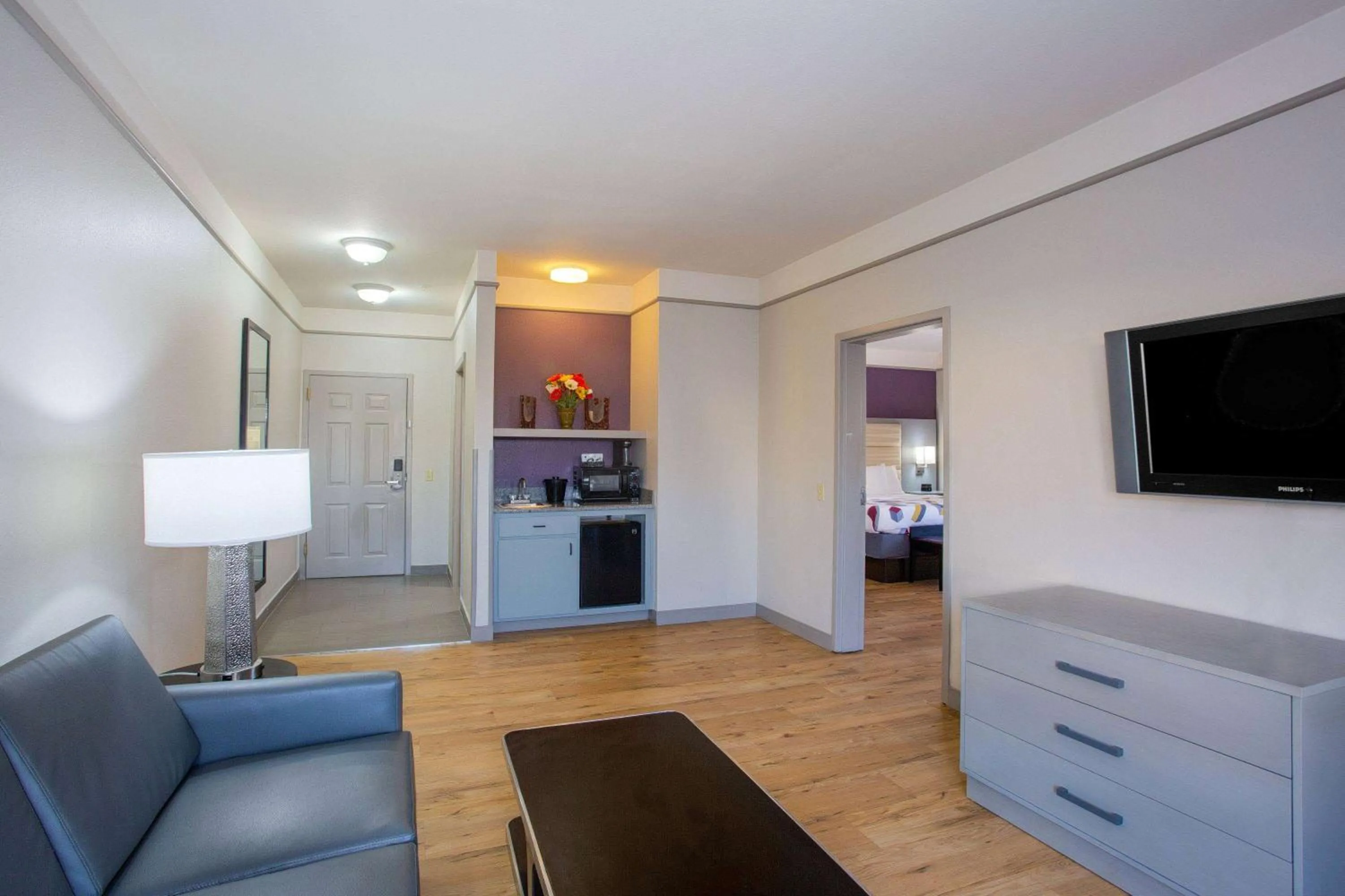 Photo of the whole room in La Quinta by Wyndham Mobile - Daphne