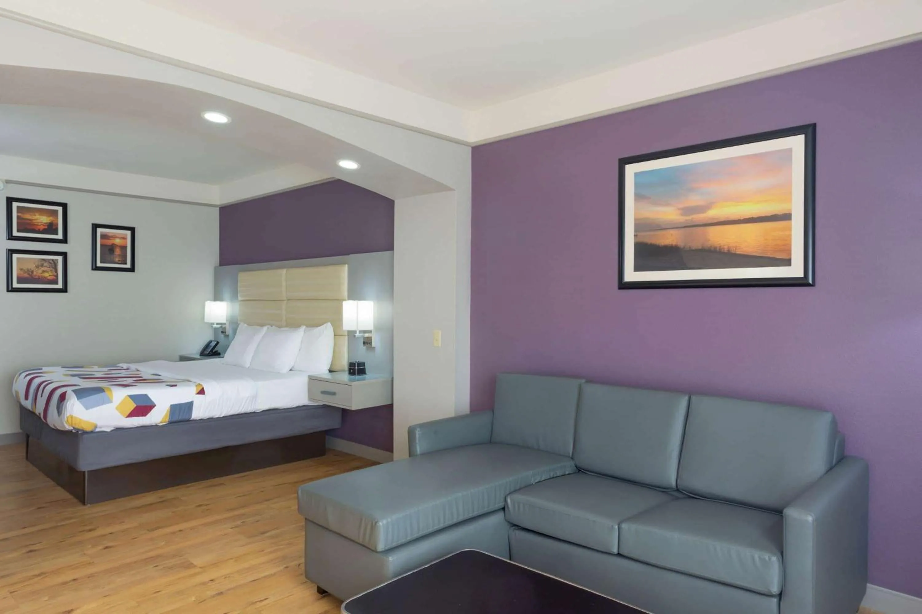 Photo of the whole room, Bed in La Quinta by Wyndham Mobile - Daphne