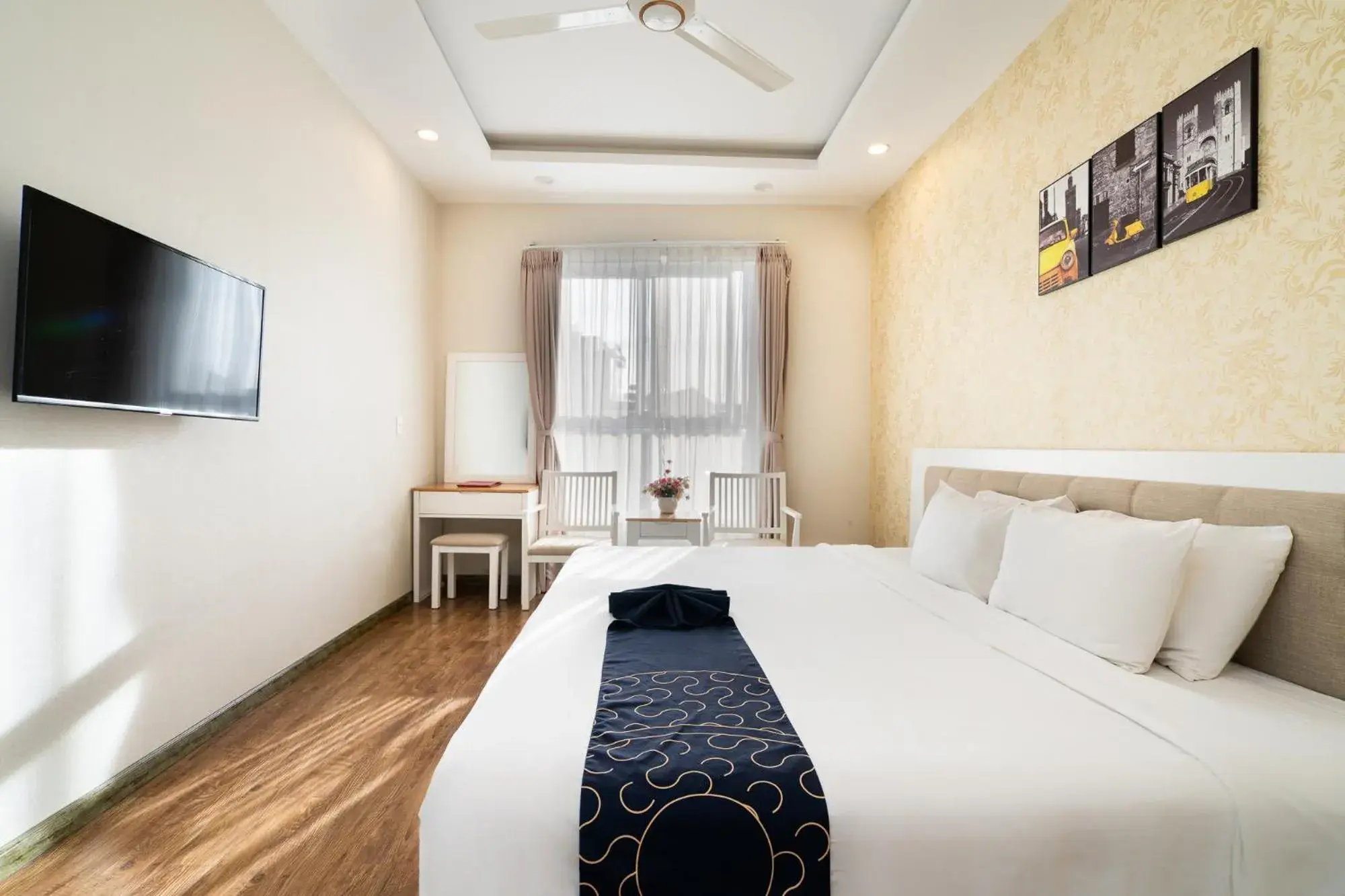 Deluxe Double Room in Saigon's Book Da Lat Hotel Deluxe Double Room in Saigon's Book Da Lat Hotel