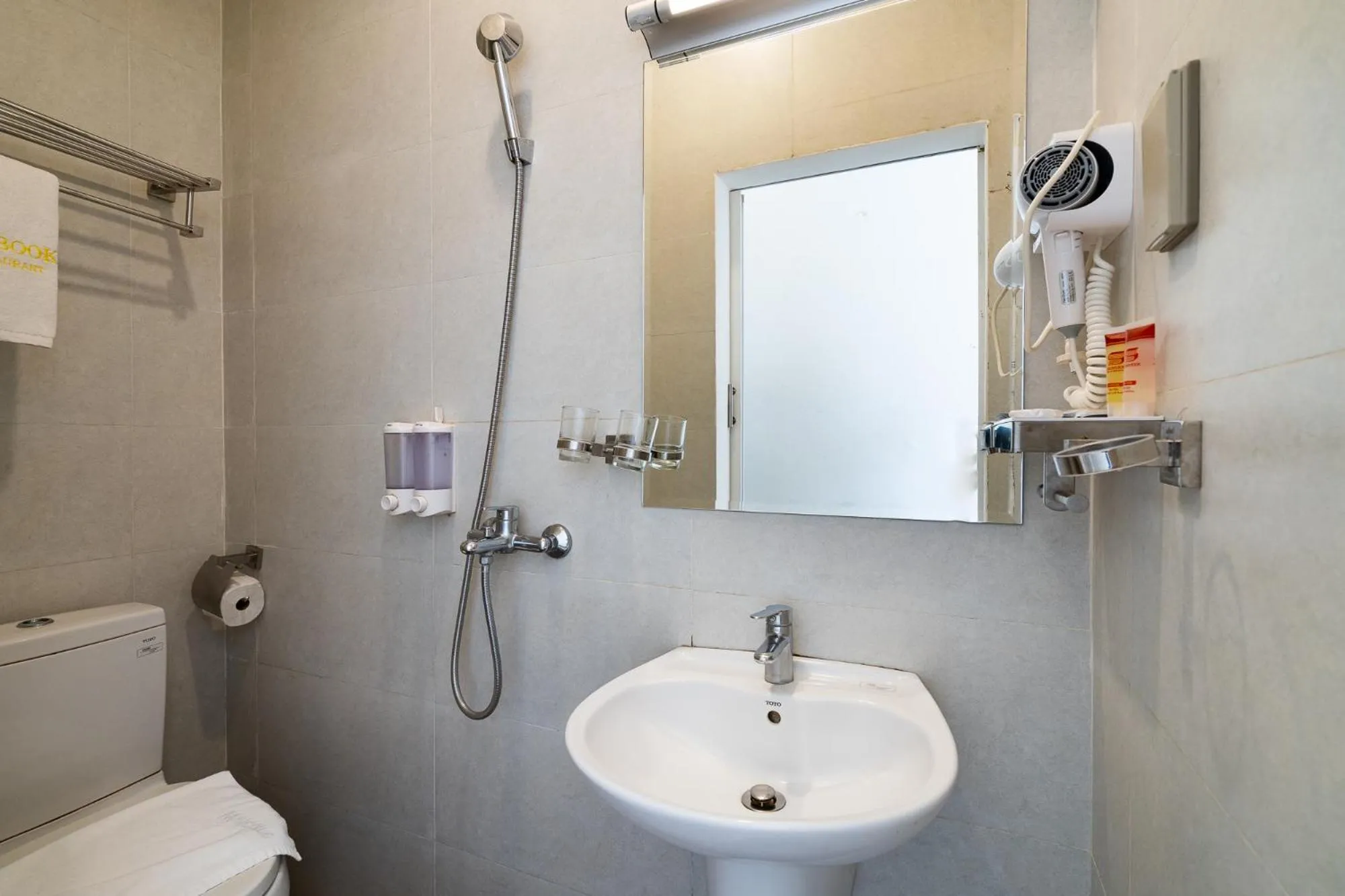 Toilet in Saigon's Book Da Lat Hotel