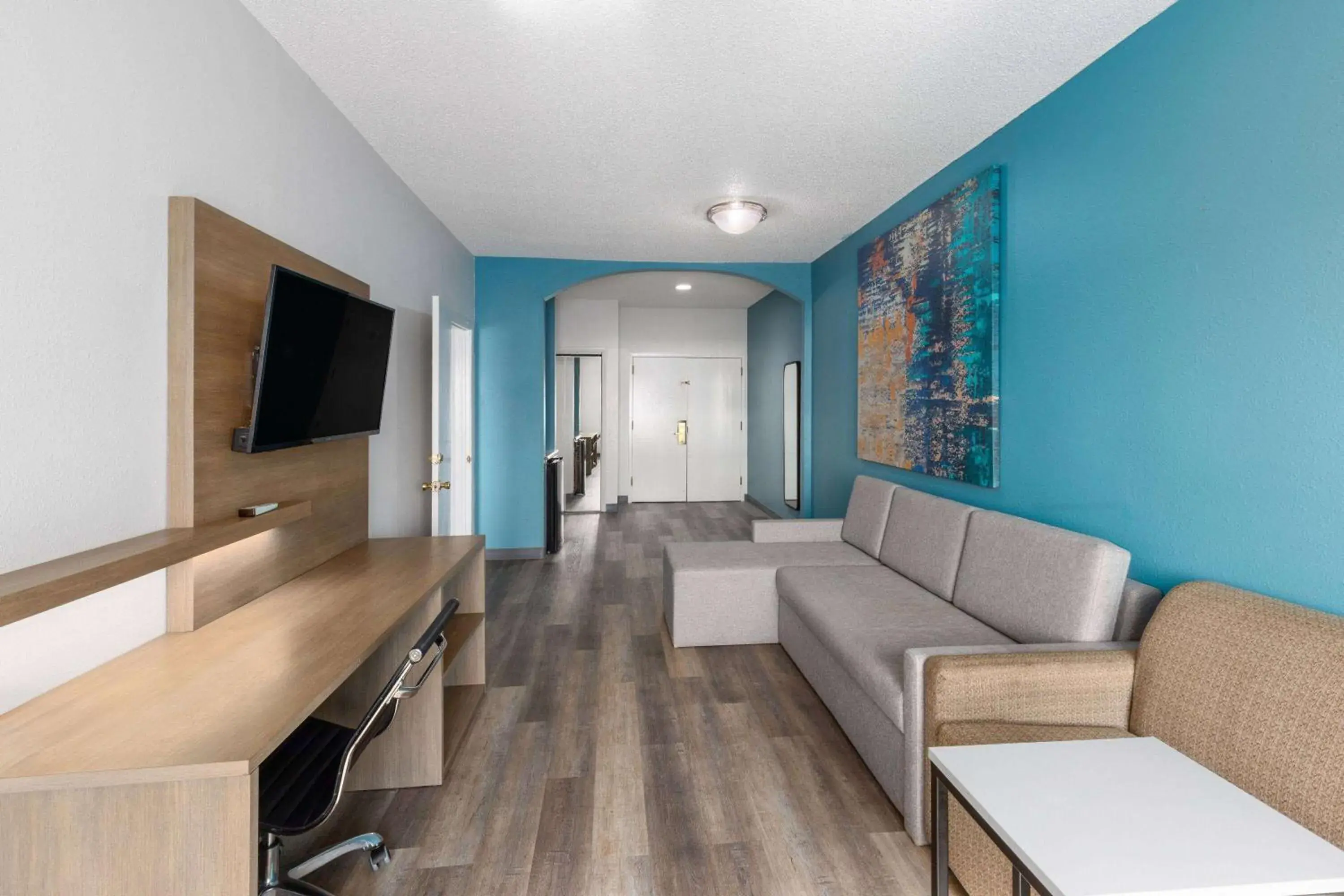 Photo of the whole room in La Quinta Inn by Wyndham Decatur Alabama Photo of the whole room in La Quinta Inn by Wyndham Decatur Alabama