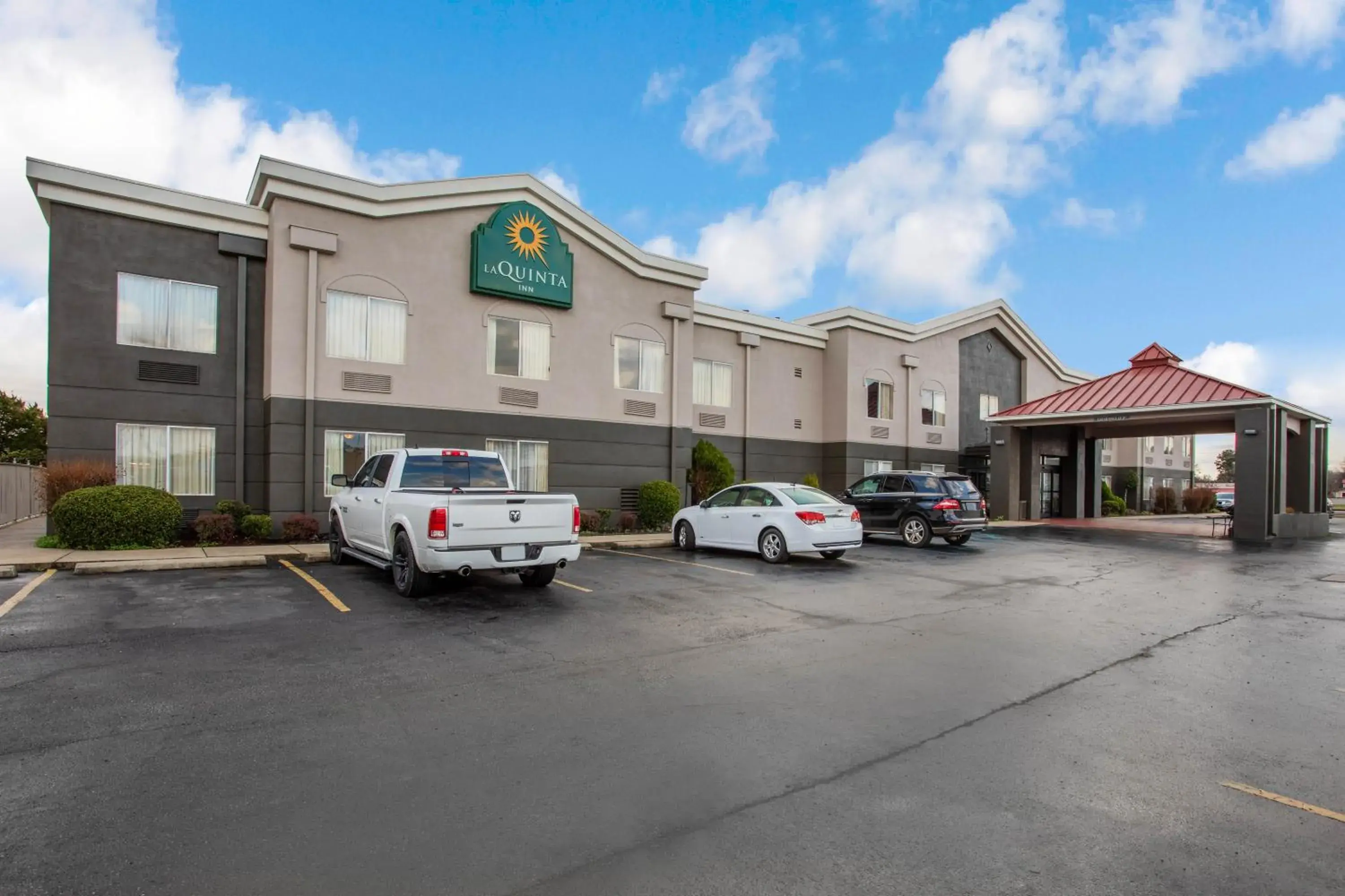 Property building in La Quinta Inn by Wyndham Decatur Alabama Property building in La Quinta Inn by Wyndham Decatur Alabama