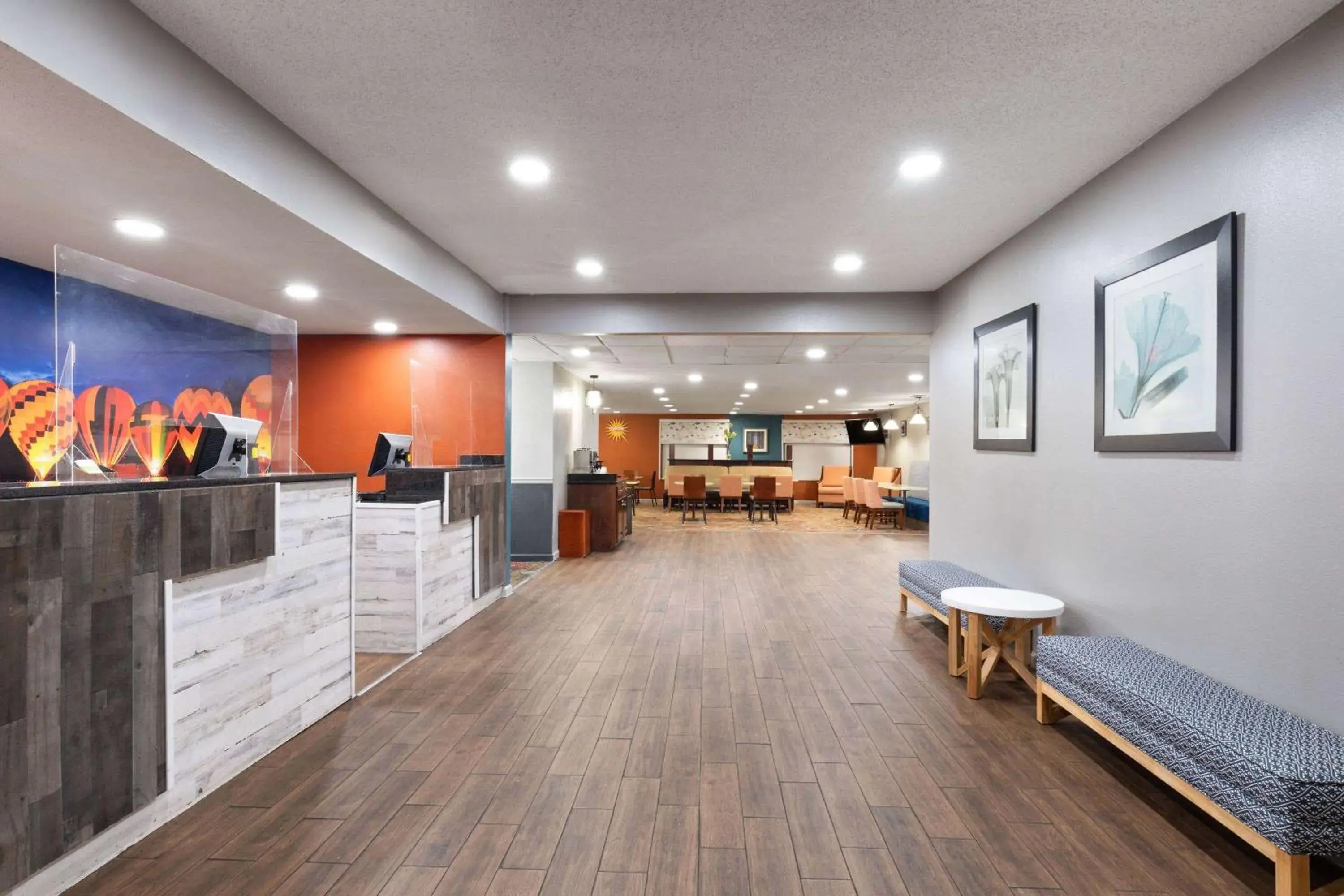 Lobby or reception in La Quinta Inn by Wyndham Decatur Alabama Lobby or reception in La Quinta Inn by Wyndham Decatur Alabama