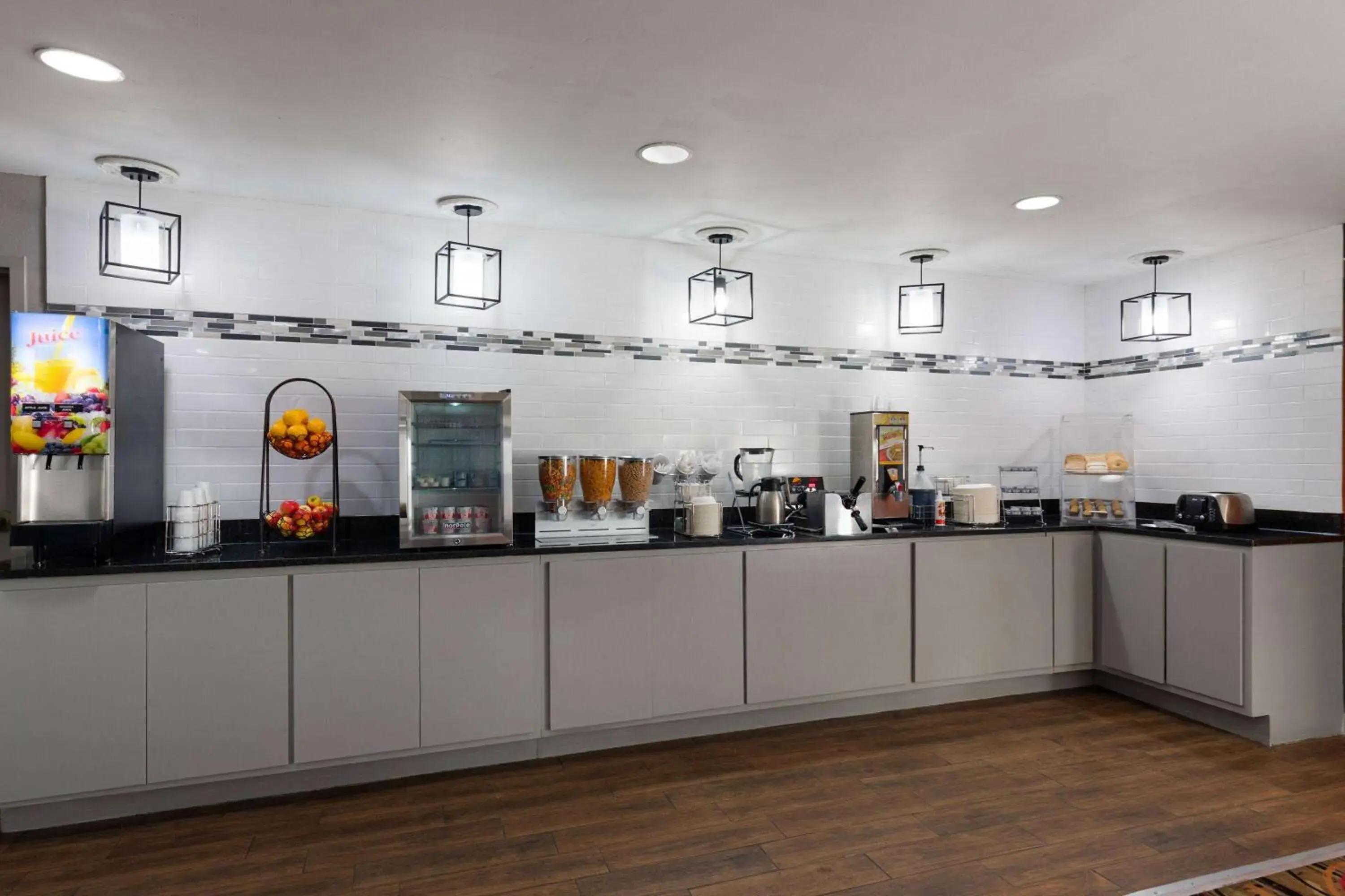 Breakfast in La Quinta Inn by Wyndham Decatur Alabama Breakfast in La Quinta Inn by Wyndham Decatur Alabama