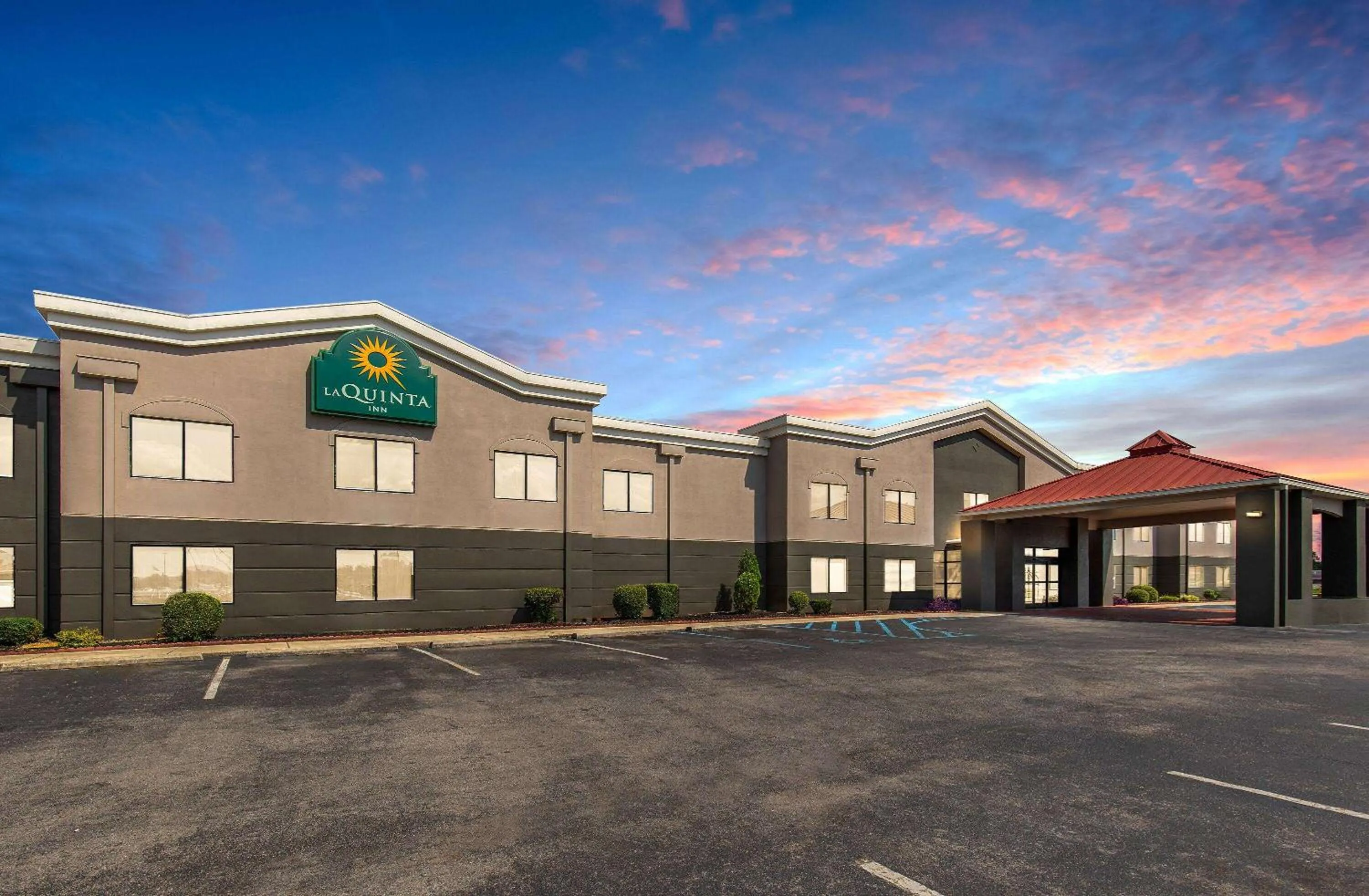 Property building in La Quinta Inn by Wyndham Decatur Alabama