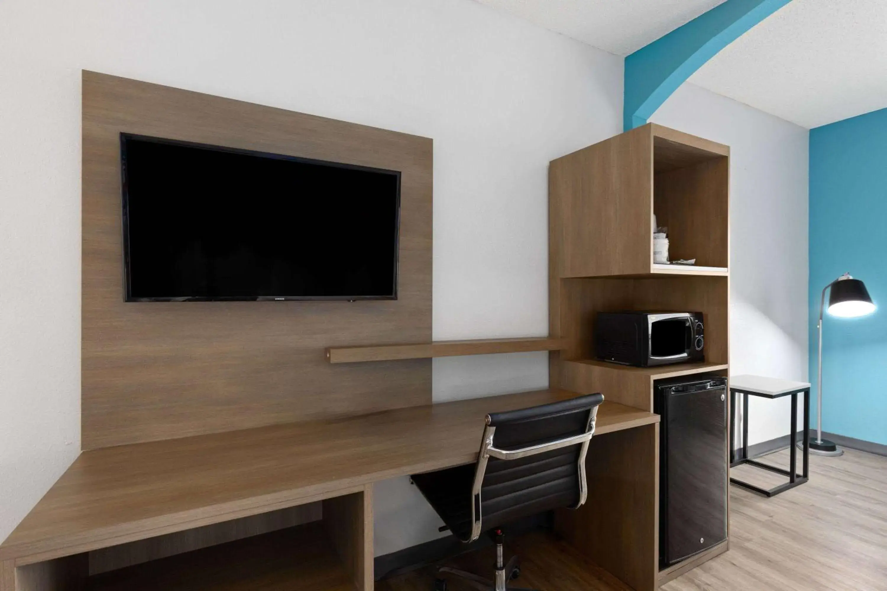 Photo of the whole room in La Quinta Inn by Wyndham Decatur Alabama Photo of the whole room in La Quinta Inn by Wyndham Decatur Alabama