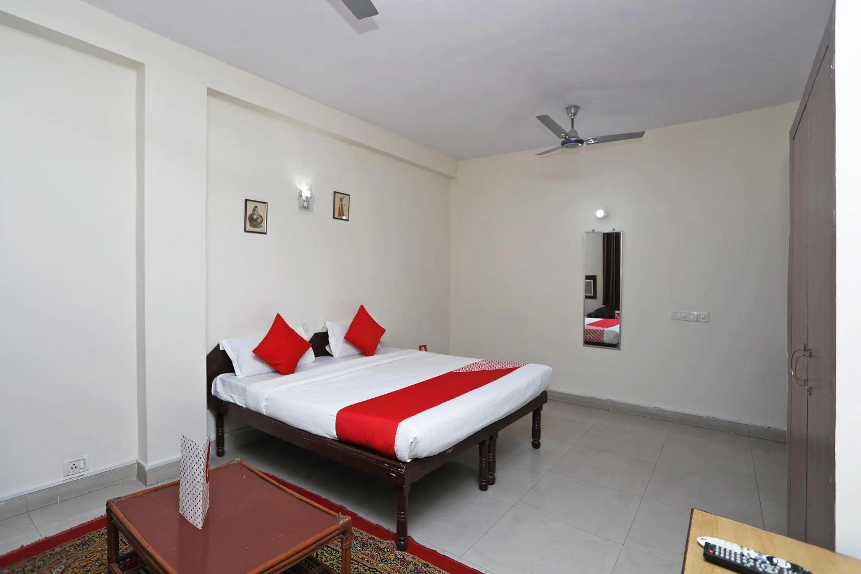 Bedroom, Bed in Super Hotel O Celebration Bnb Home