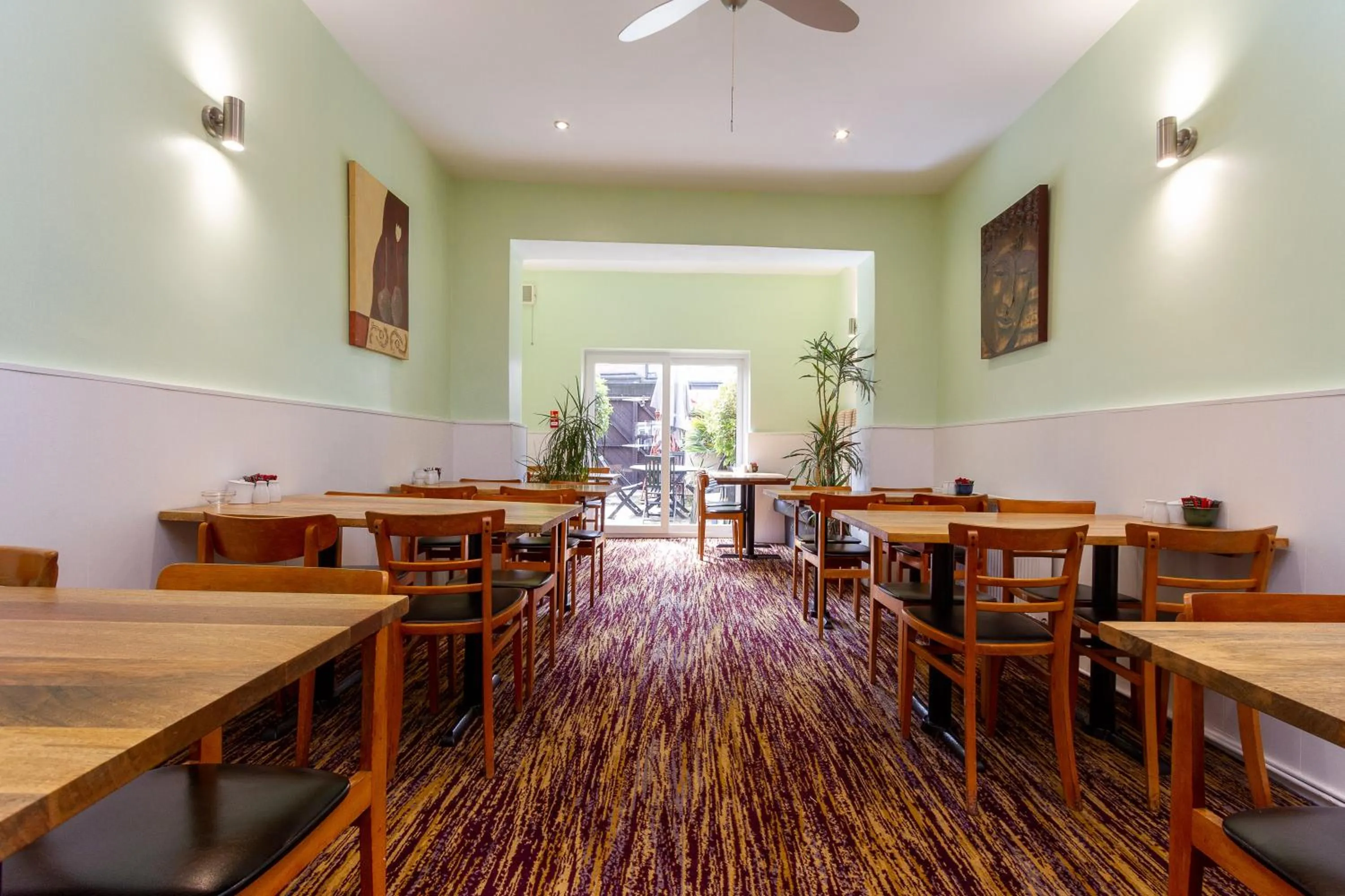 Restaurant/places to eat in Fairhaven Hotel