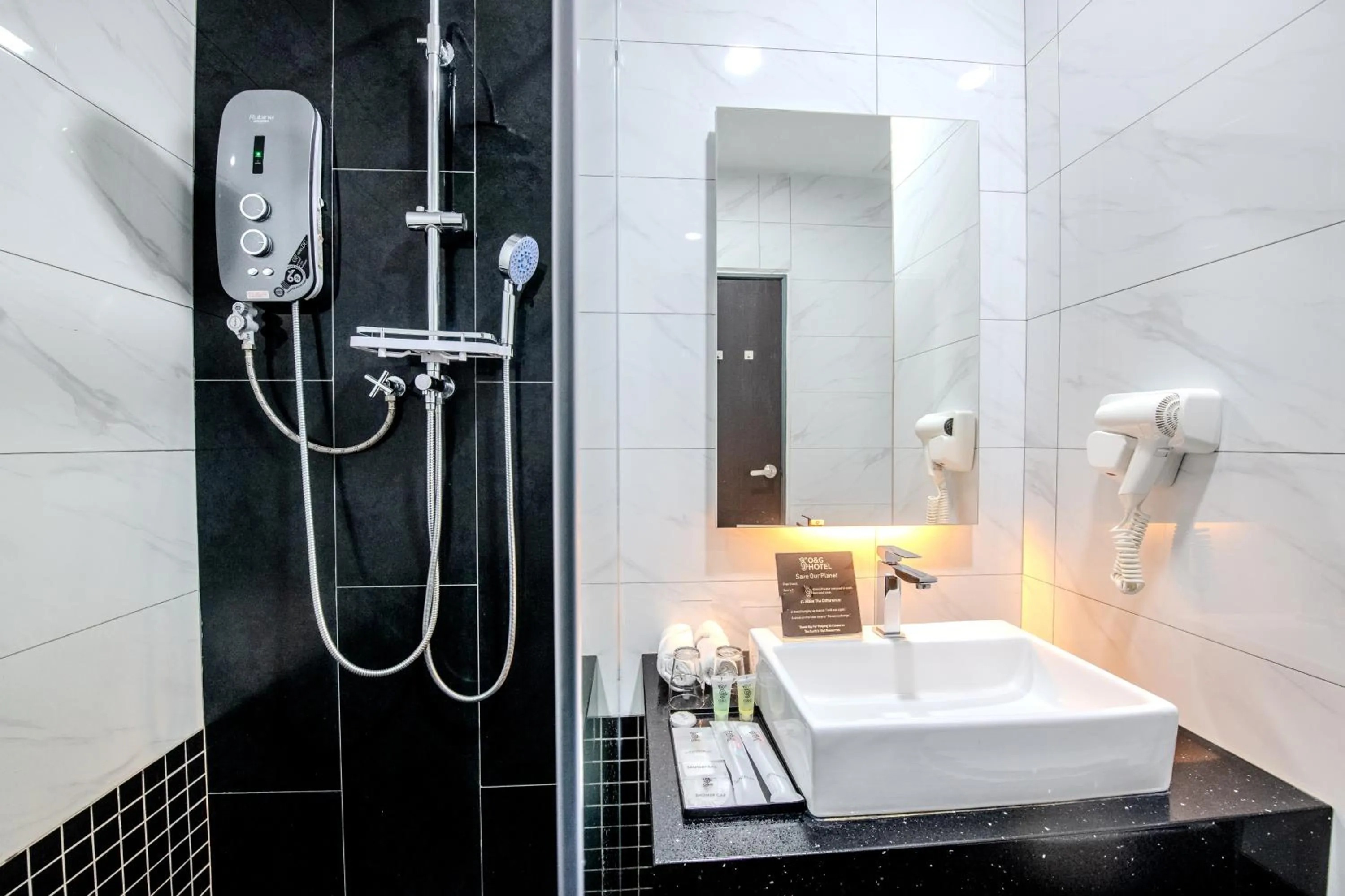 Shower in O&G Hotel Parit Buntar