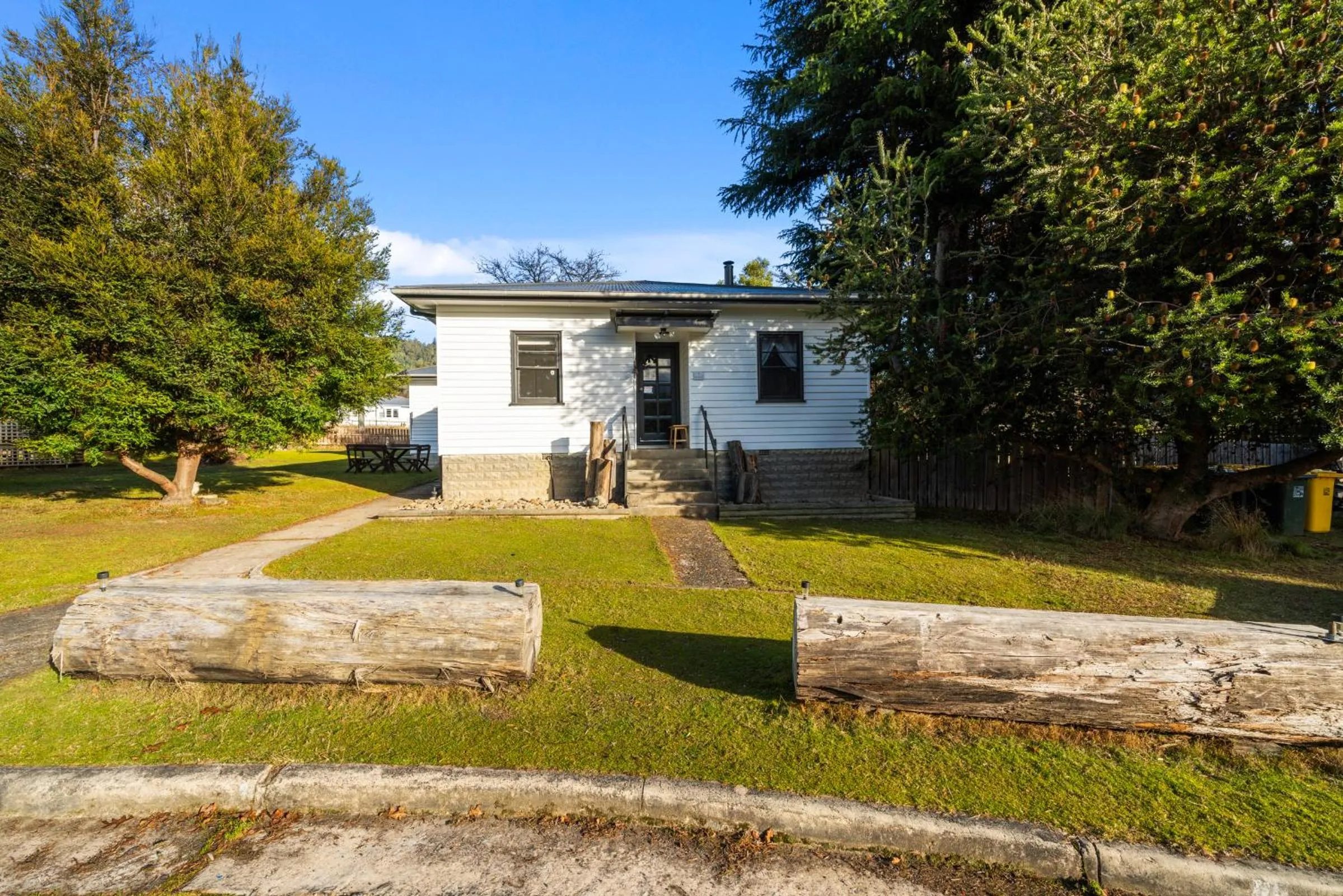 Giants Table and Cottages