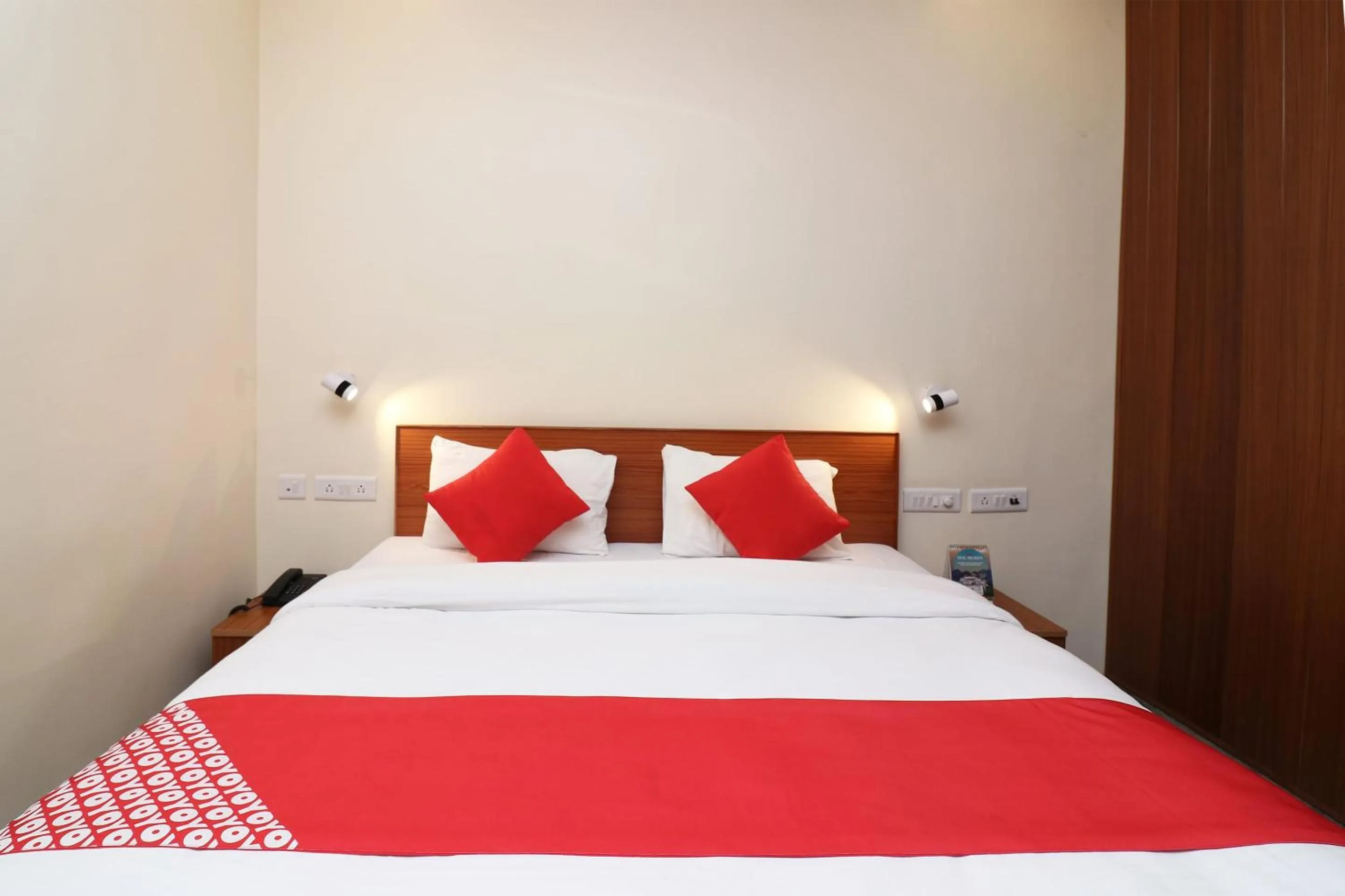 Bedroom, Bed in Hotel O Meerut International