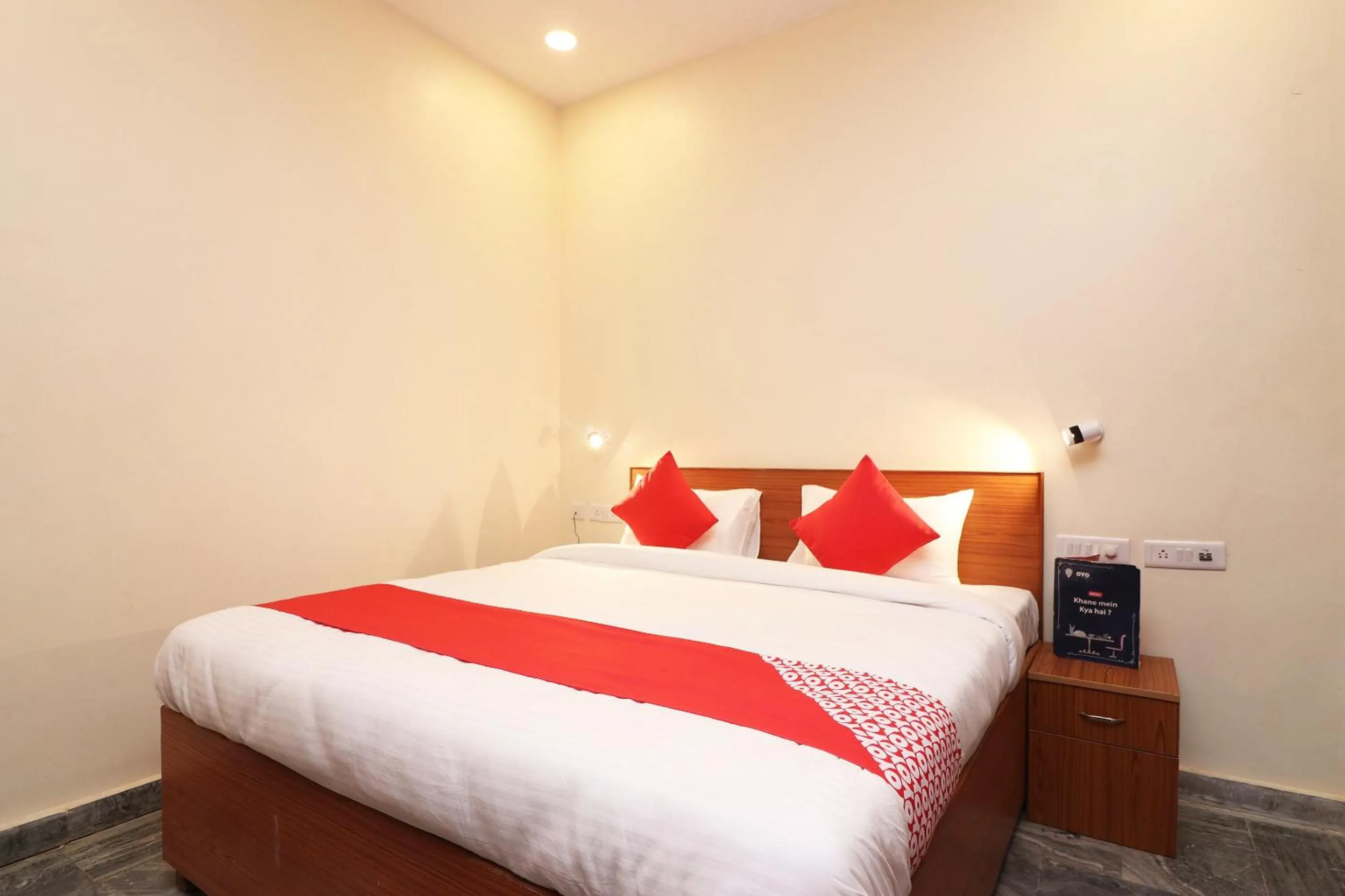 Bedroom, Bed in Hotel O Meerut International