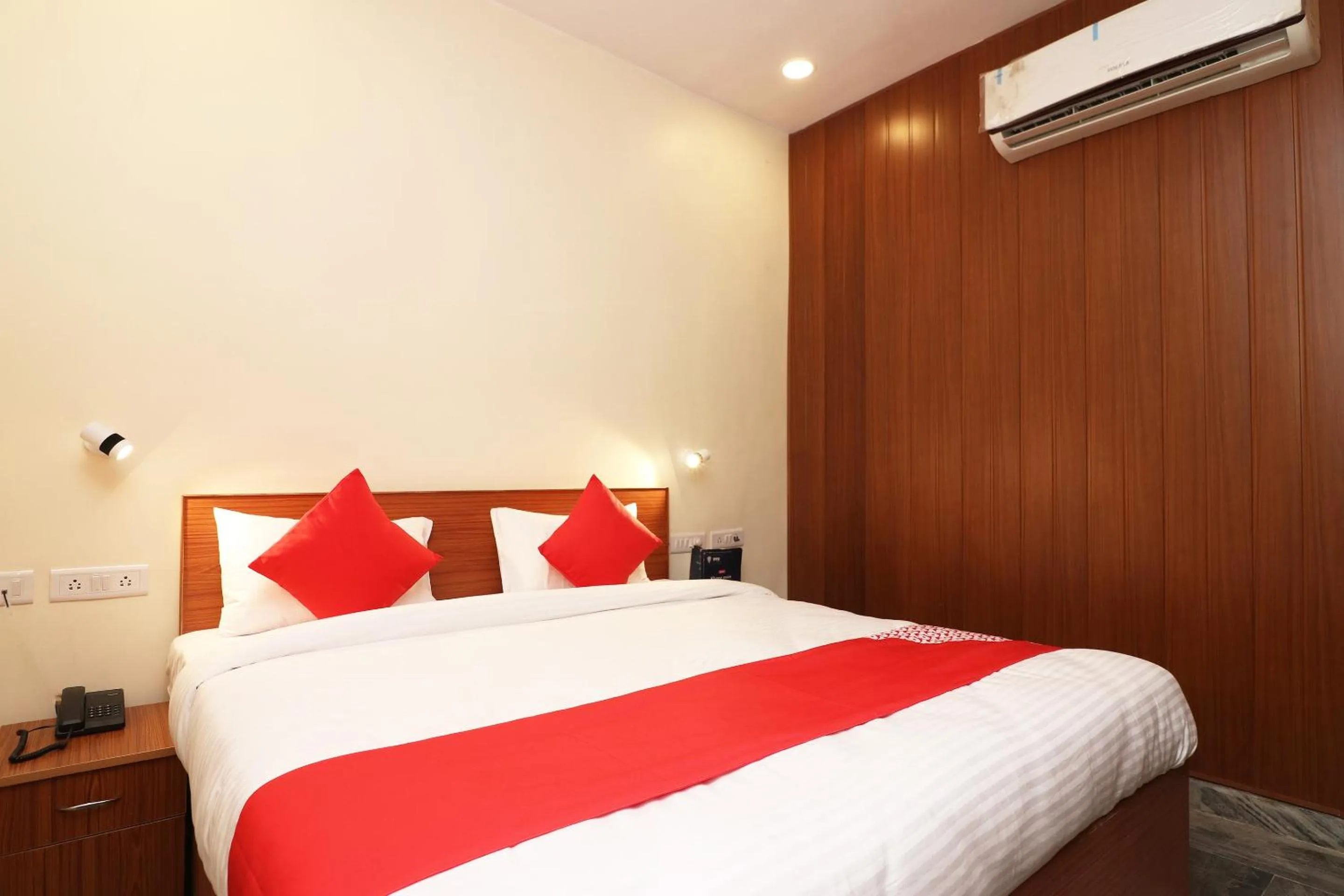 Bedroom, Bed in Hotel O Meerut International