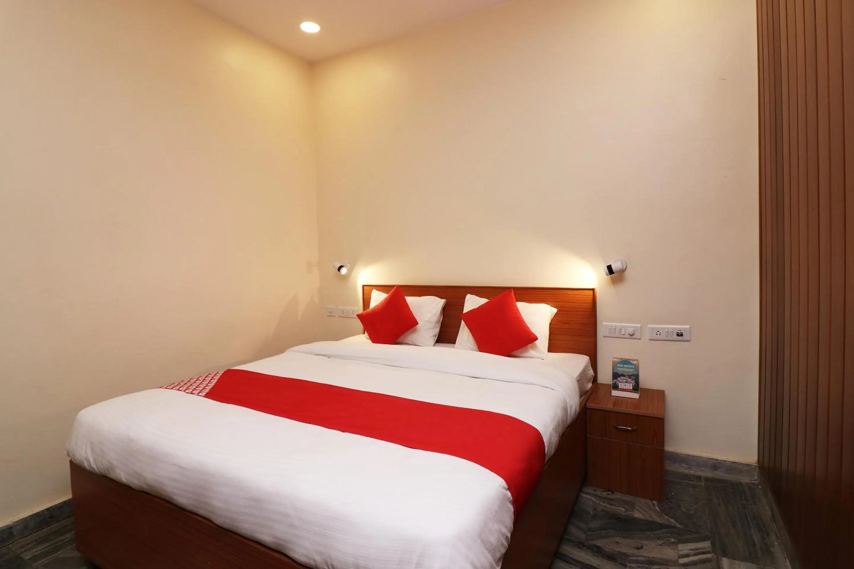 Bedroom, Bed in Hotel O Meerut International