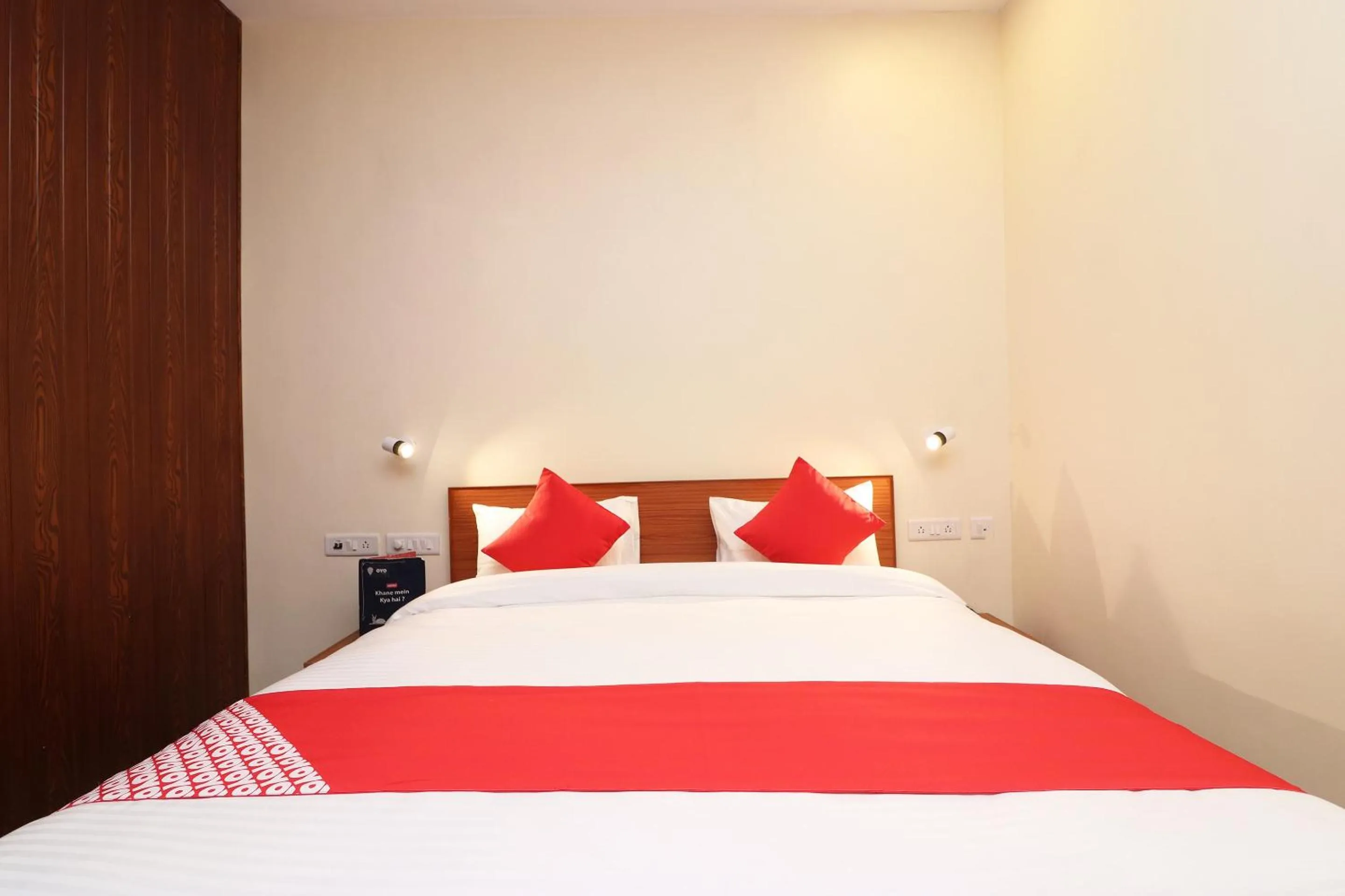 Bedroom, Bed in Hotel O Meerut International