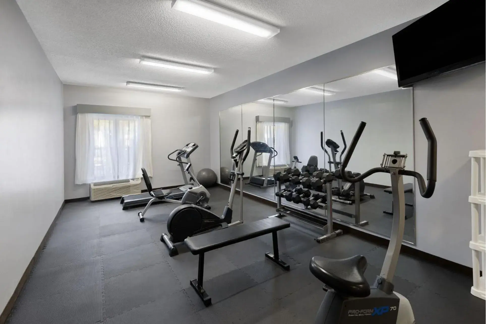 Fitness centre/facilities in Baymont by Wyndham Moss Point Fitness centre/facilities in Baymont by Wyndham Moss Point