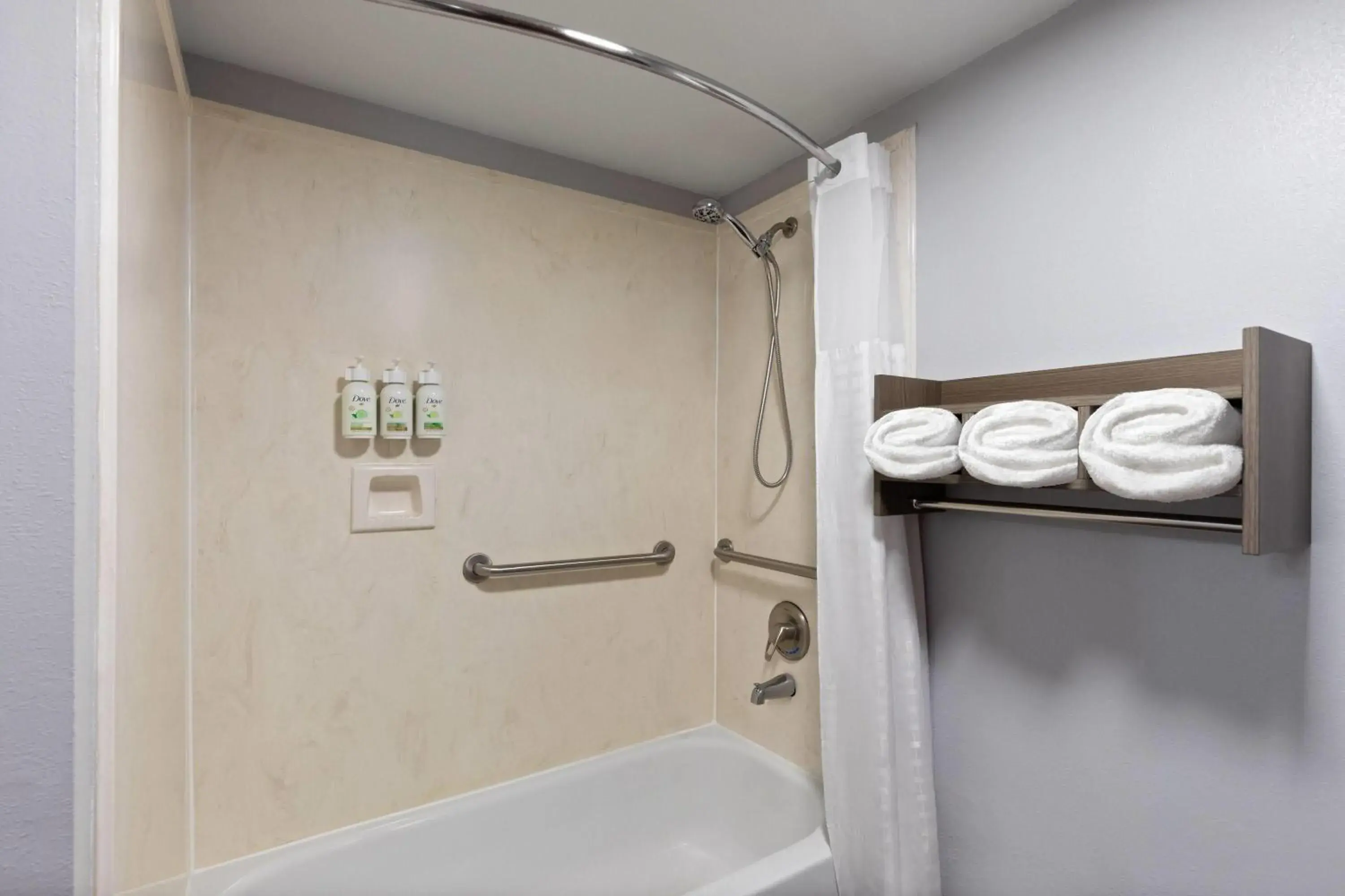 King Room with Bath Tub - Mobility Accessible/Non-Smoking in Baymont by Wyndham Moss Point King Room with Bath Tub - Mobility Accessible/Non-Smoking in Baymont by Wyndham Moss Point