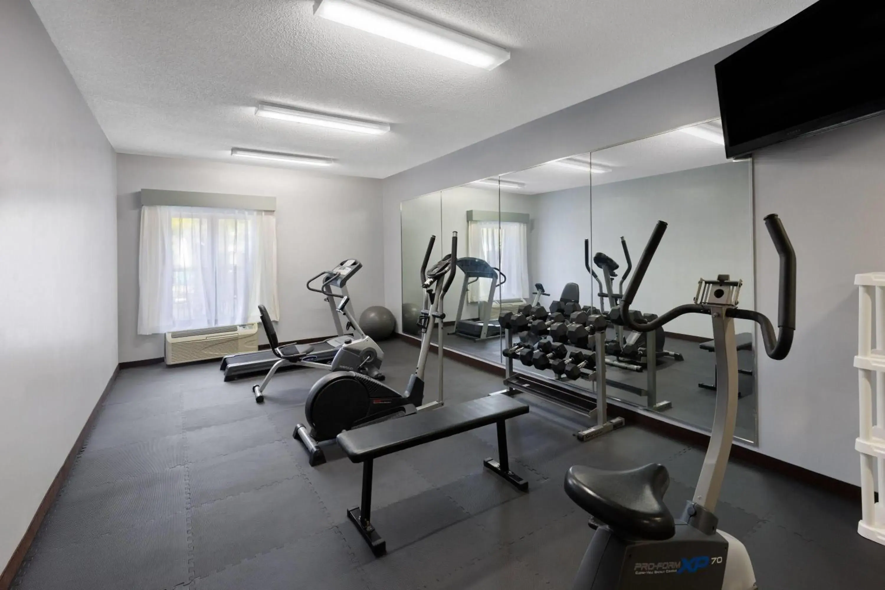 Fitness centre/facilities in Baymont by Wyndham Moss Point Fitness centre/facilities in Baymont by Wyndham Moss Point