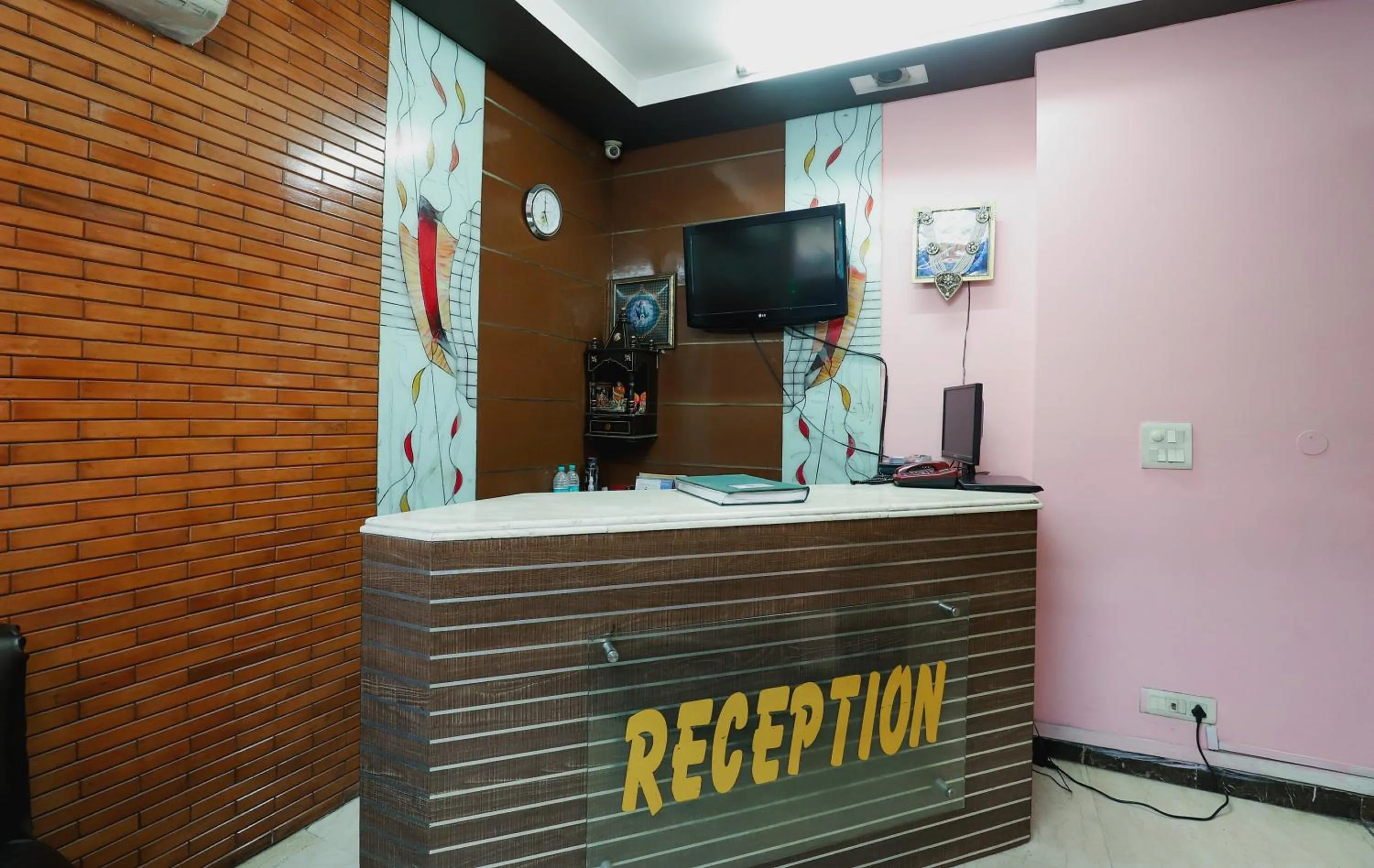 Lobby or reception in Hotel O J P Inn Near Patel Nagar Metro Station