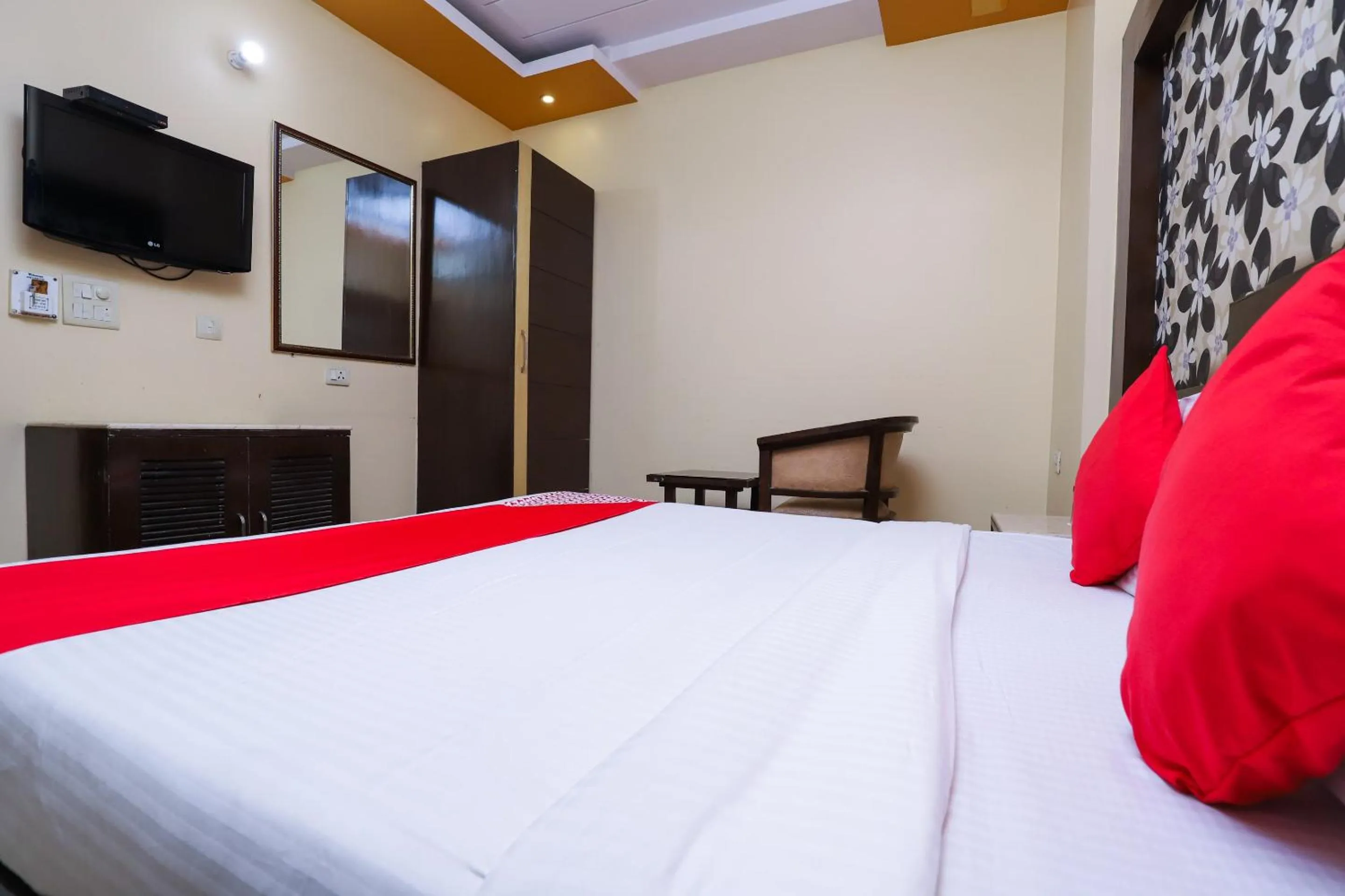 Bedroom, Bed in Super Hotel O J P Inn Near Patel Nagar Metro Station