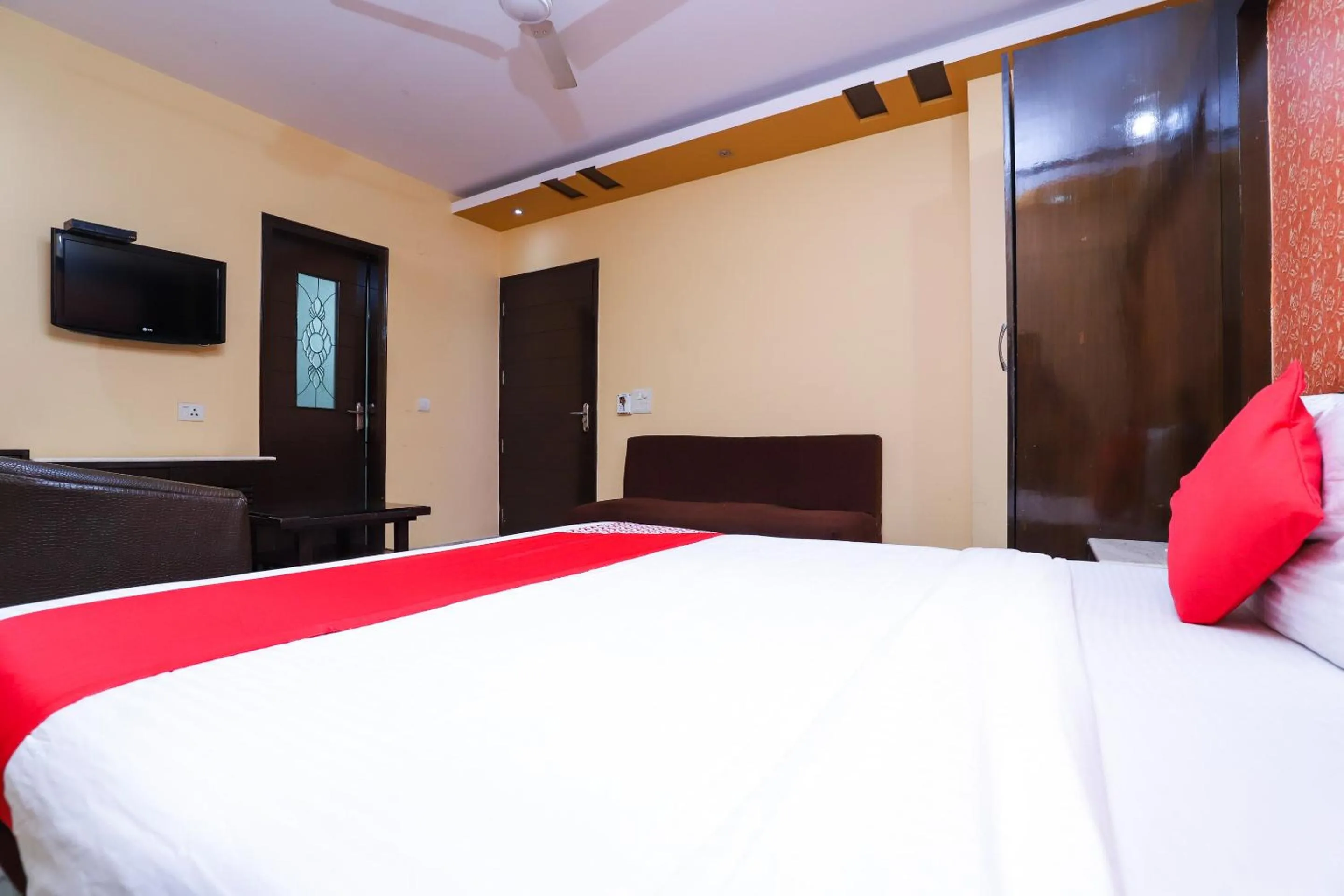 Bedroom, Bed in Super Hotel O J P Inn Near Patel Nagar Metro Station