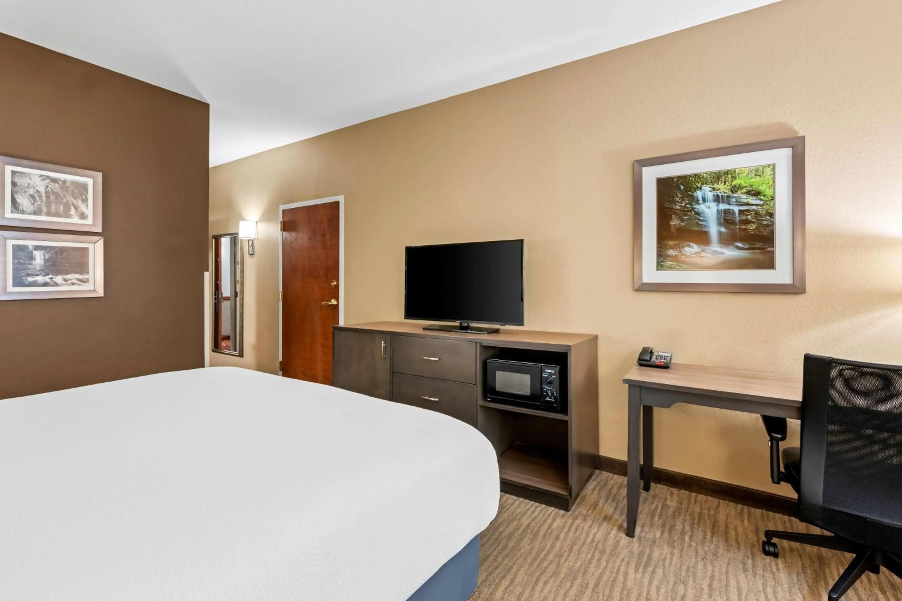 Bed in La Quinta by Wyndham Boone