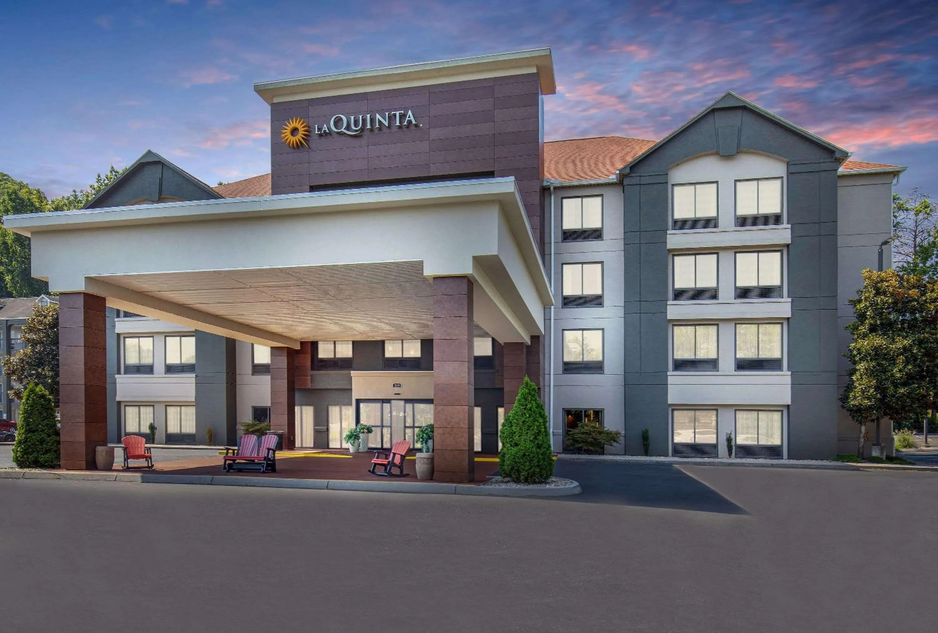 Property building in La Quinta Inn by Wyndham Pigeon Forge-Dollywood