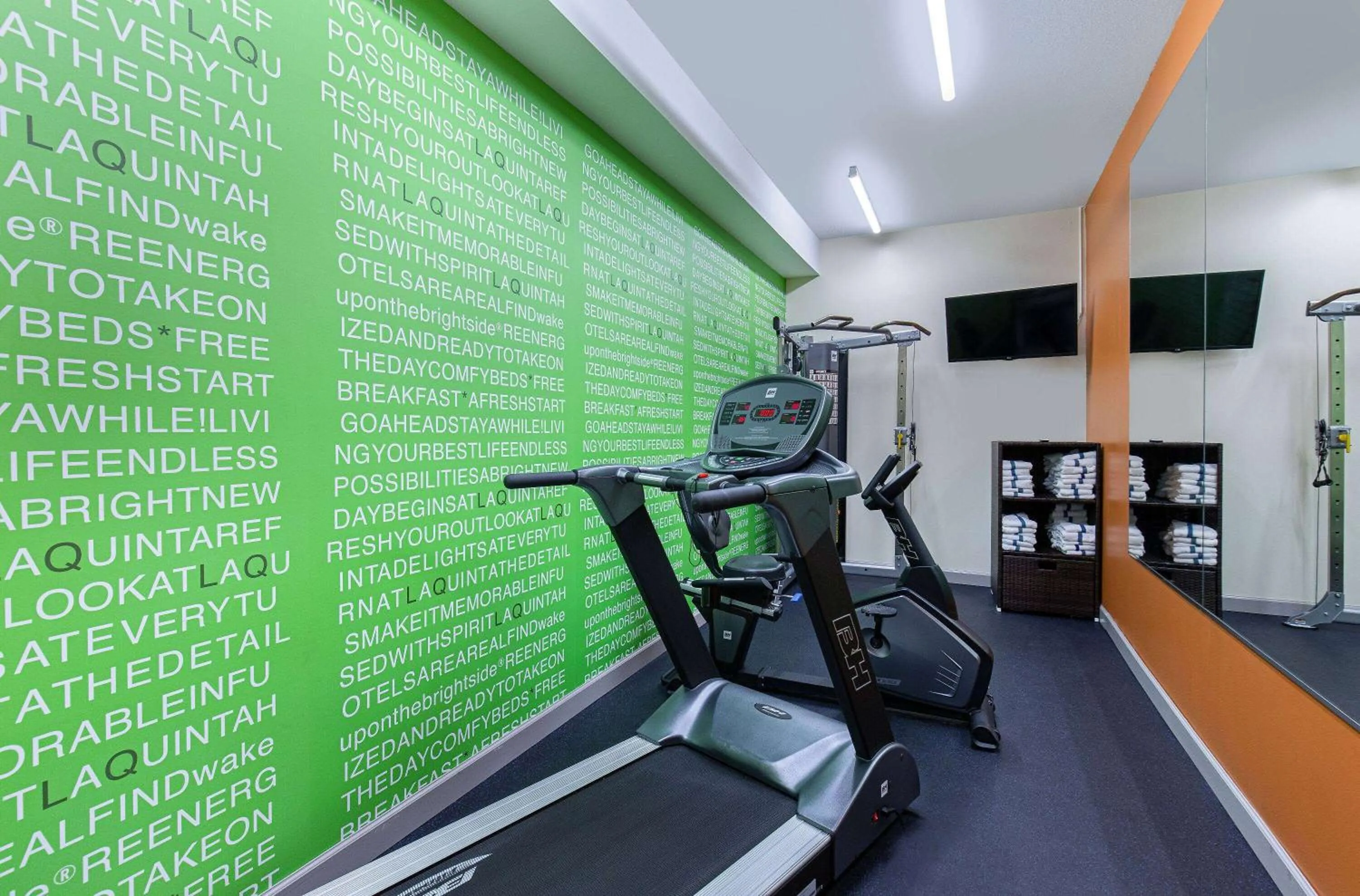 Fitness centre/facilities in La Quinta Inn by Wyndham Pigeon Forge-Dollywood