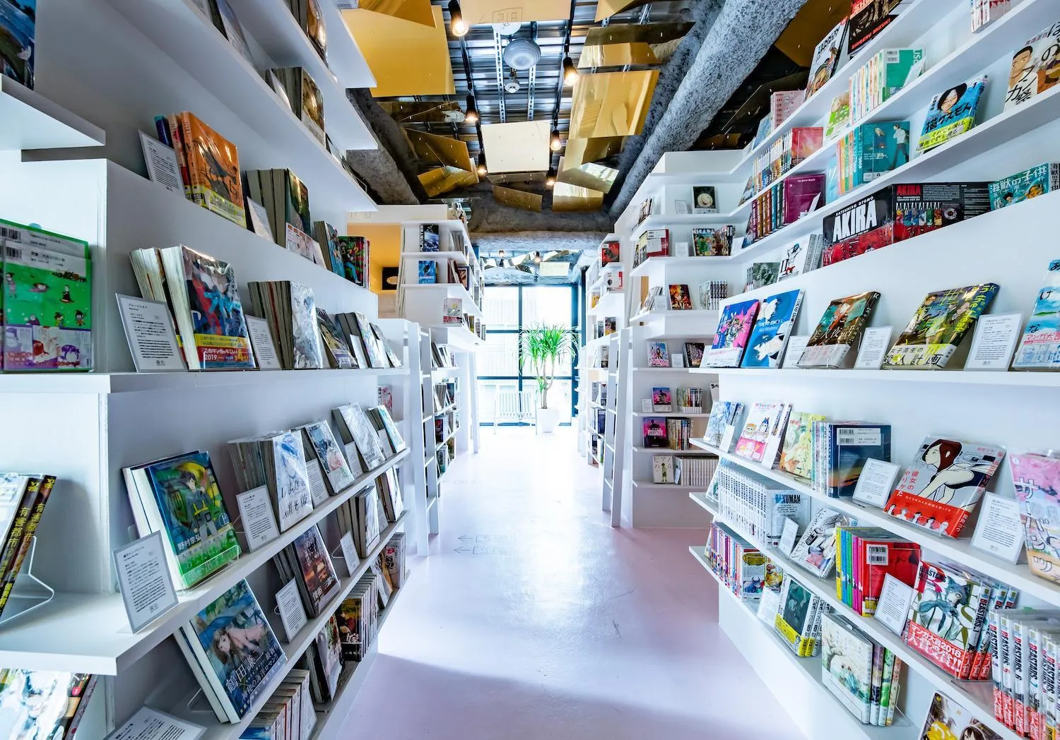 Library in MANGA ART HOTEL, TOKYO