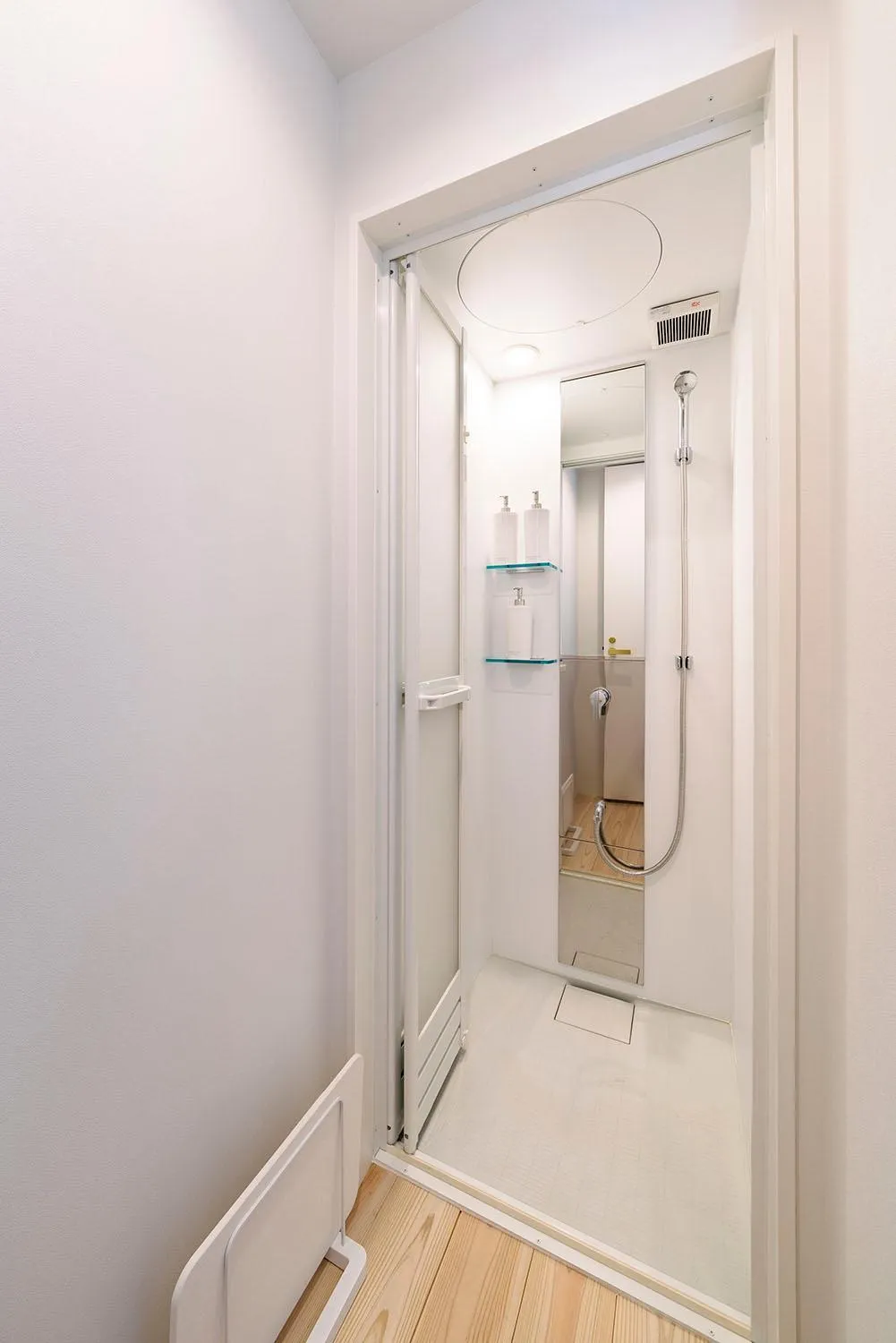 Shower in MANGA ART HOTEL, TOKYO