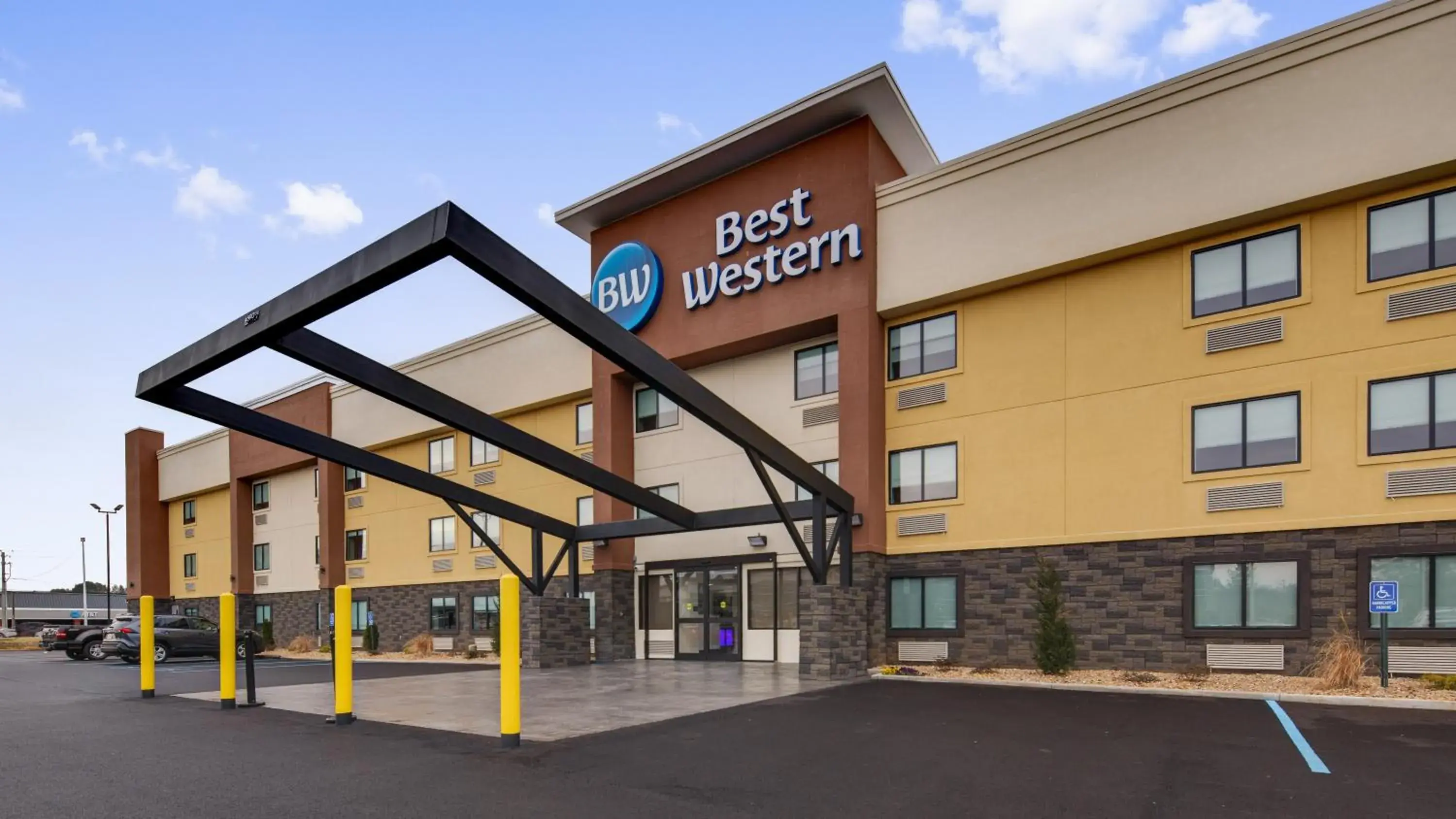 Property building in Best Western Huntsville Property building in Best Western Huntsville