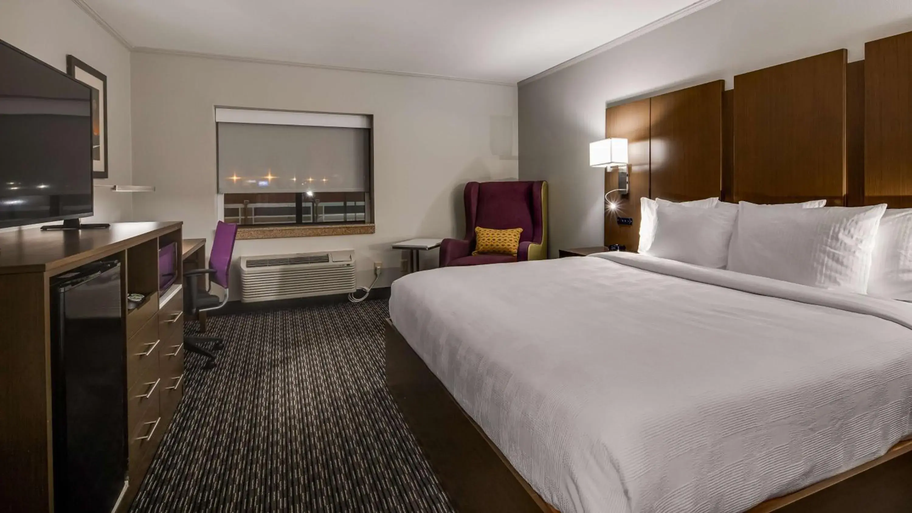 Photo of the whole room, Bed in Best Western Huntsville Photo of the whole room, Bed in Best Western Huntsville