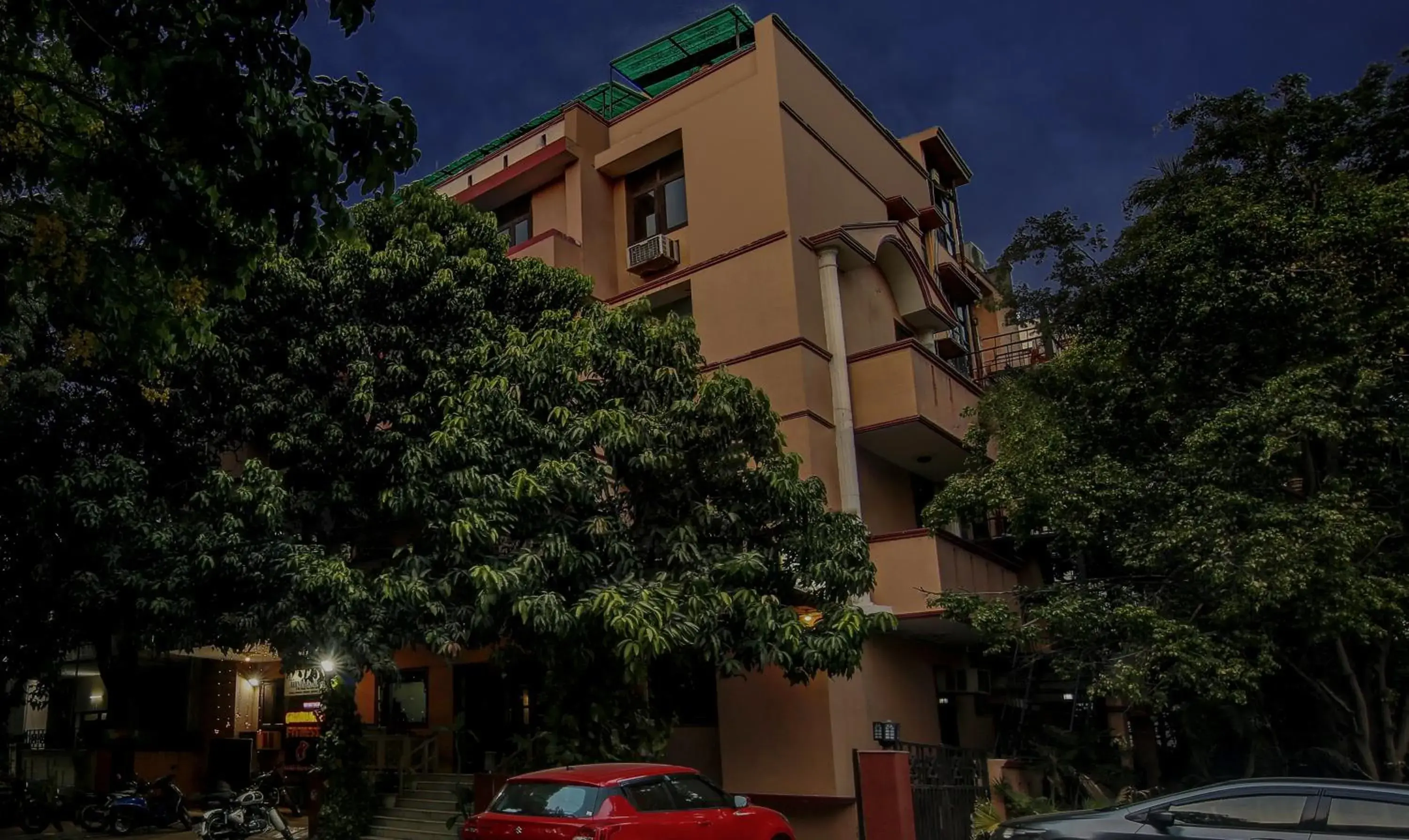 Property building in Itsy Hotels Arien International Property building in Itsy Hotels Arien International