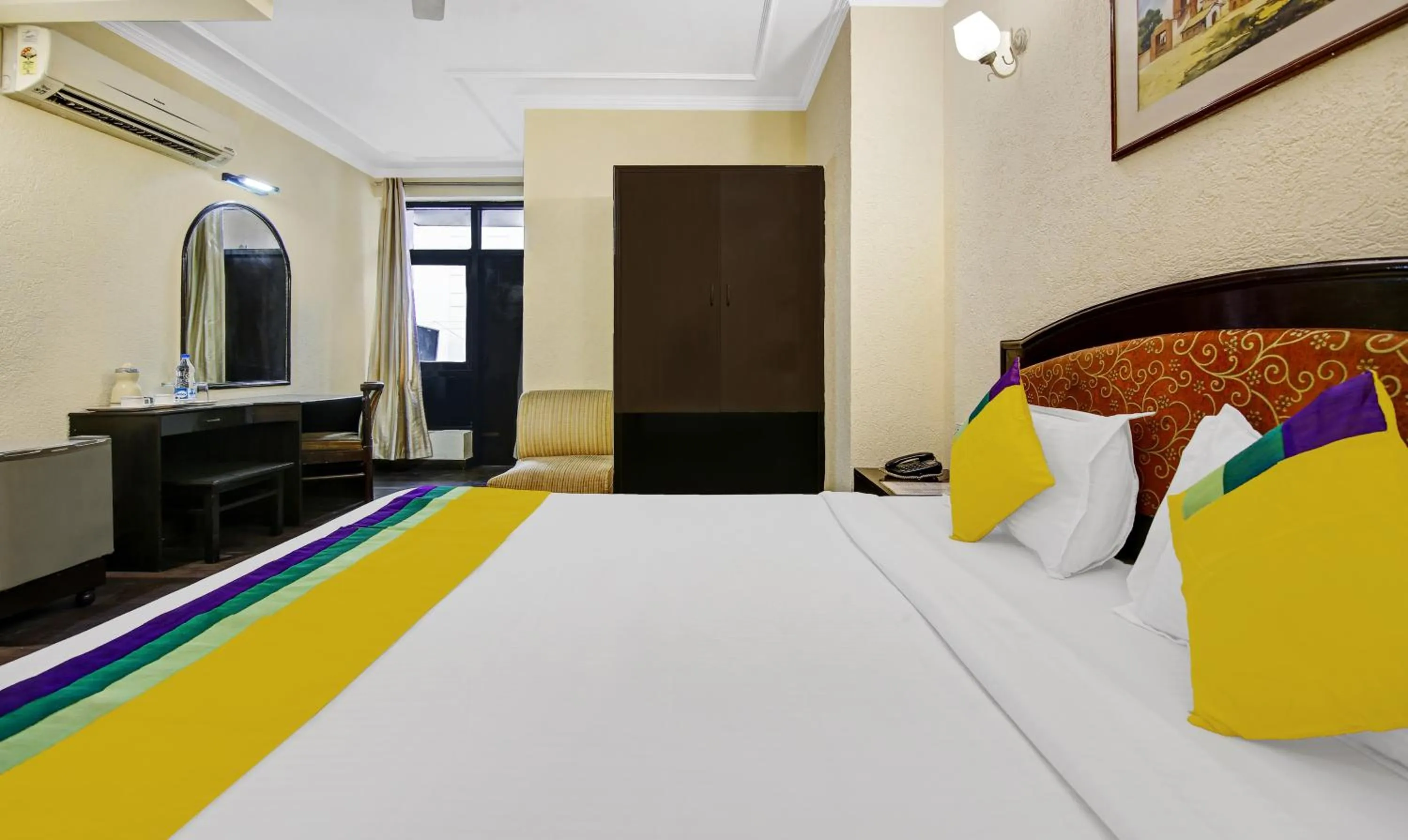 Bedroom, Bed in Itsy Hotels Arien International