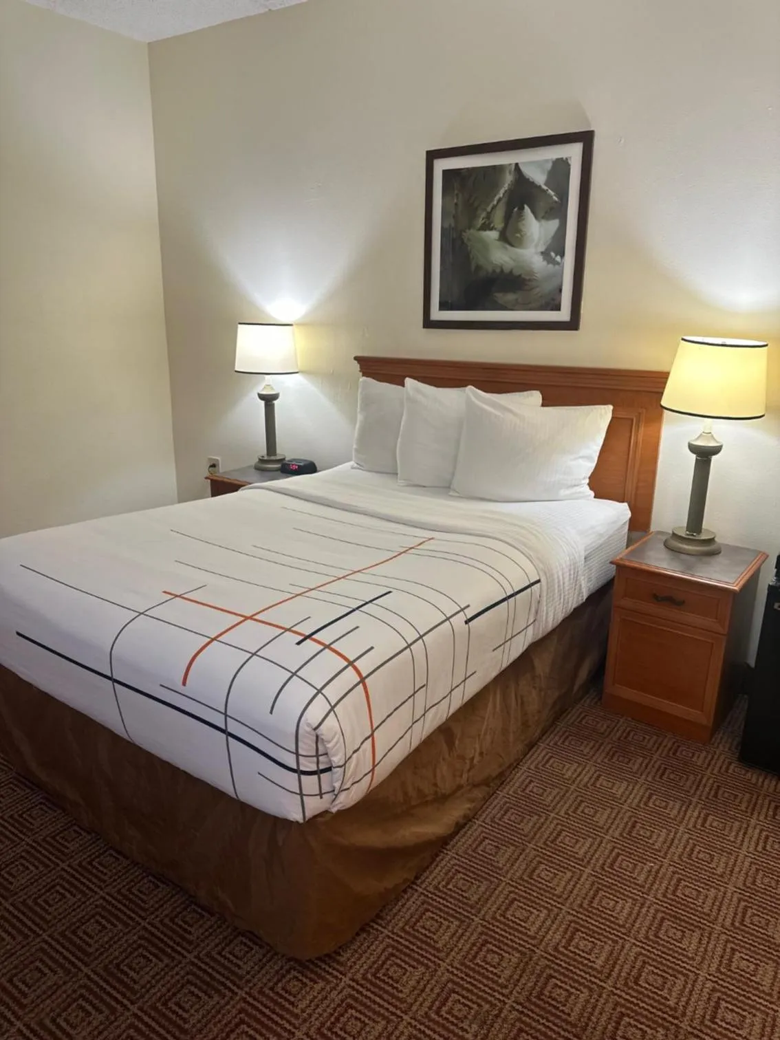 Bed in La Quinta Inn & Suites by Wyndham Sawgrass