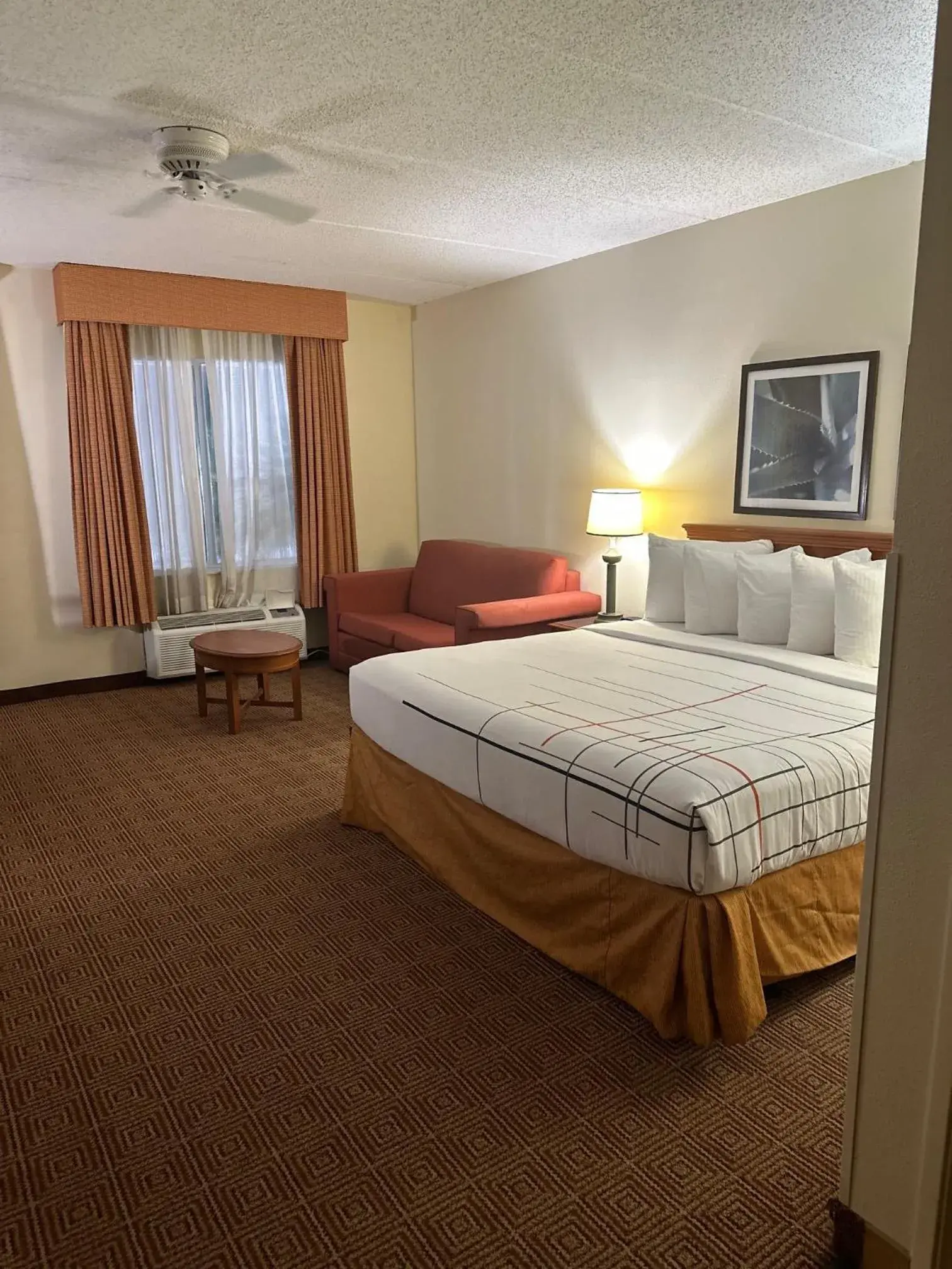 King Room with Sofa Bed in La Quinta Inn & Suites by Wyndham Sawgrass King Room with Sofa Bed in La Quinta Inn & Suites by Wyndham Sawgrass
