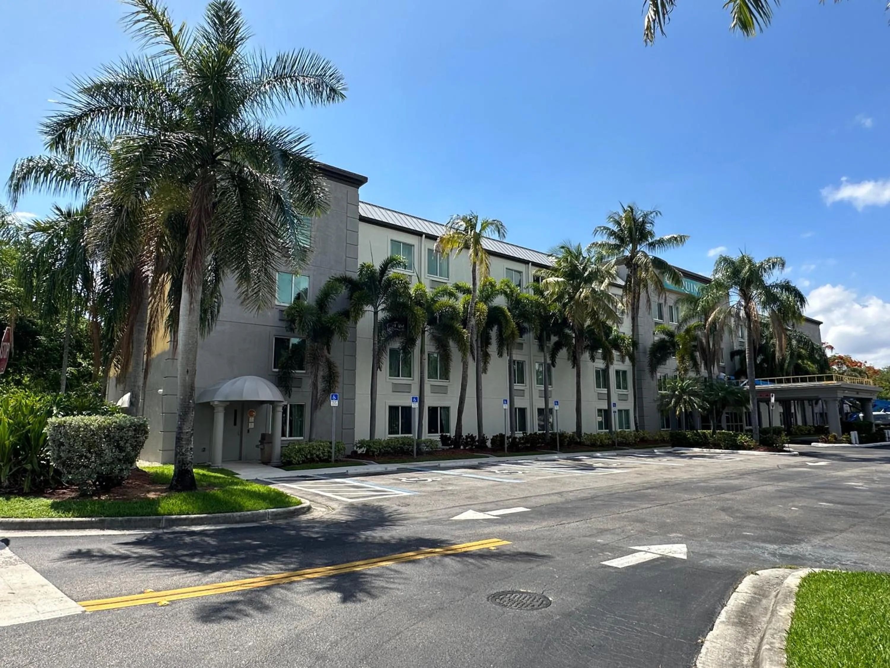 La Quinta Inn & Suites by Wyndham Sawgrass