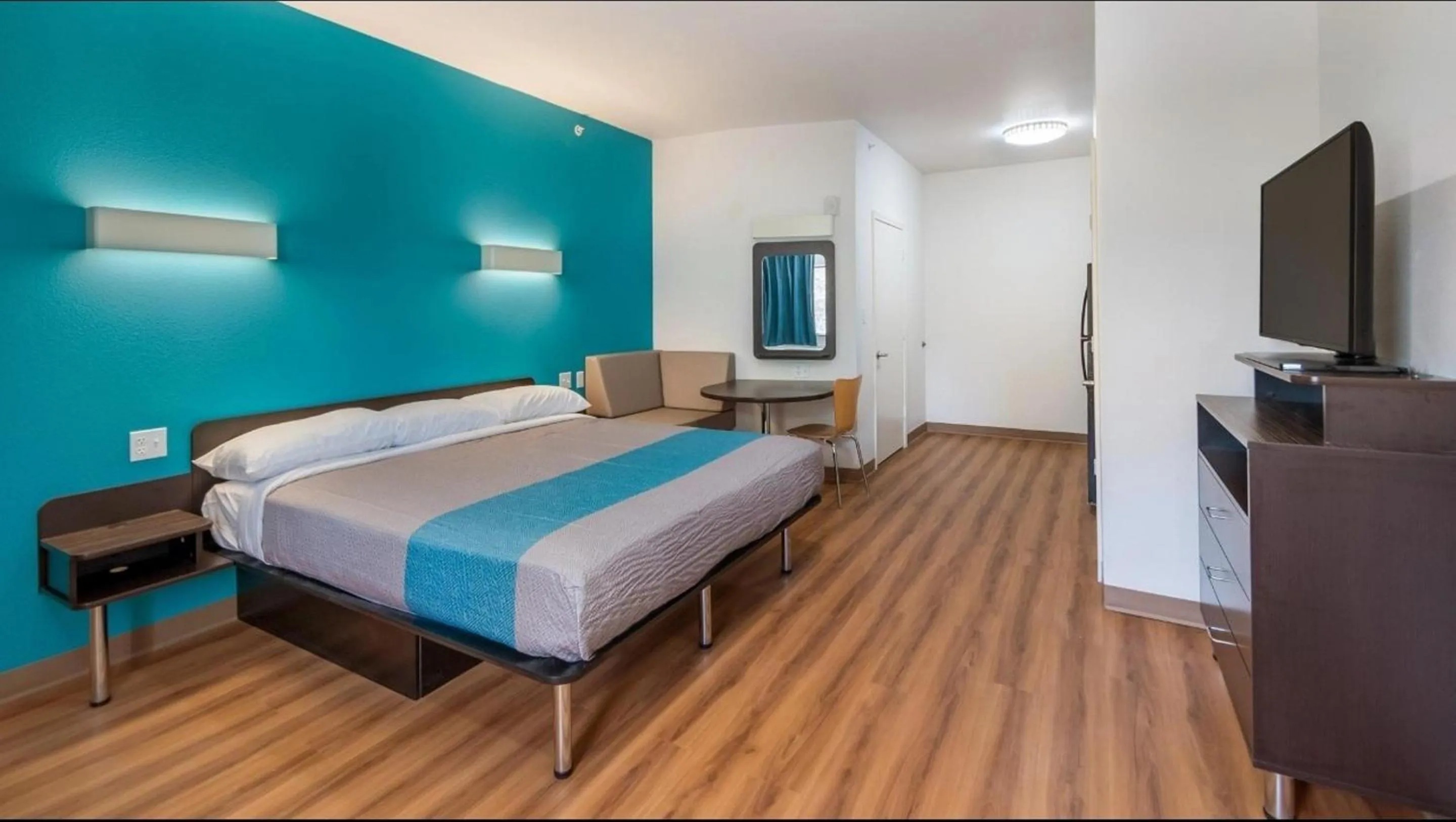 Bedroom, Bed in Motel 6-Channelview, TX