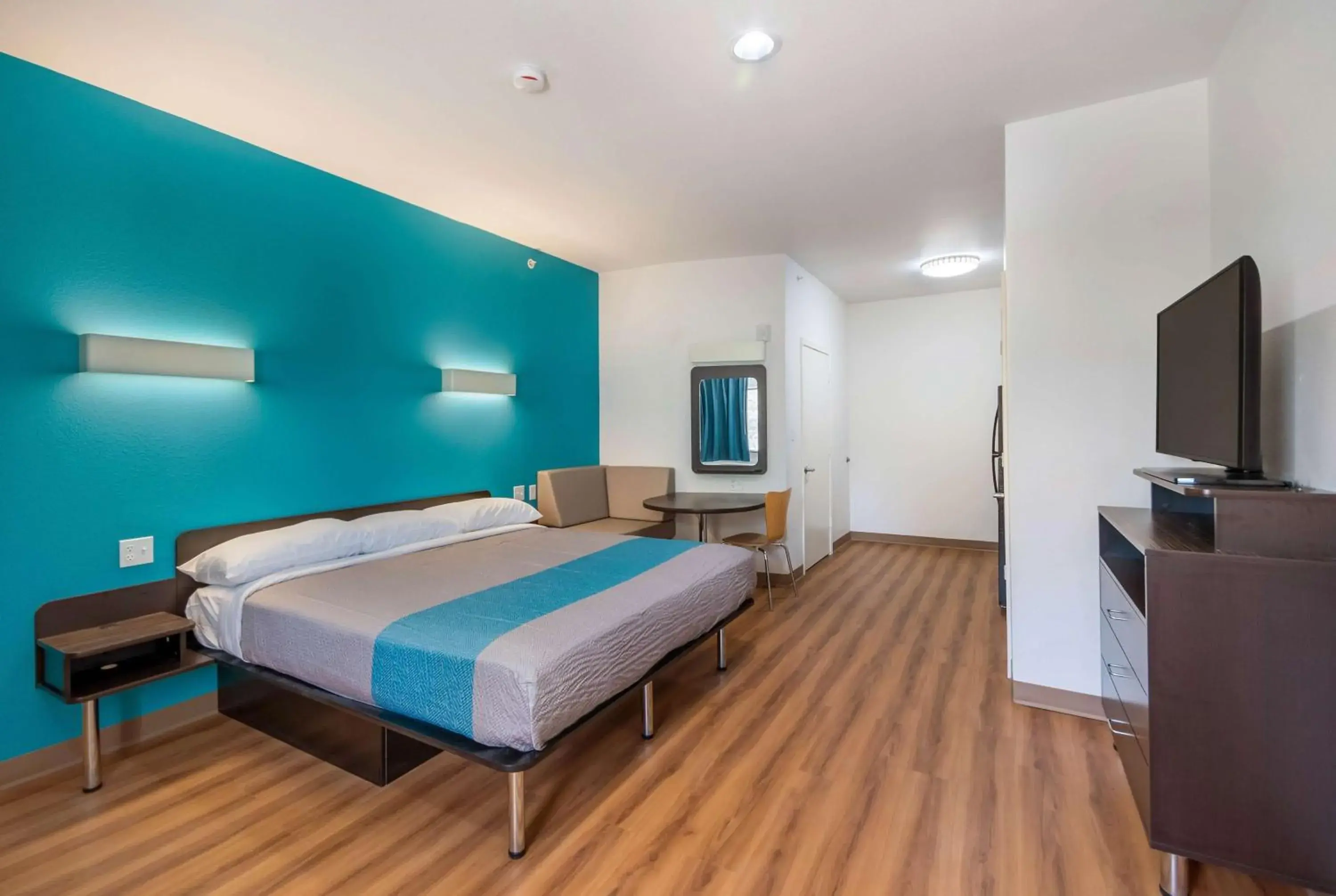 TV and multimedia, Bed in Motel 6-Channelview, TX TV and multimedia, Bed in Motel 6-Channelview, TX