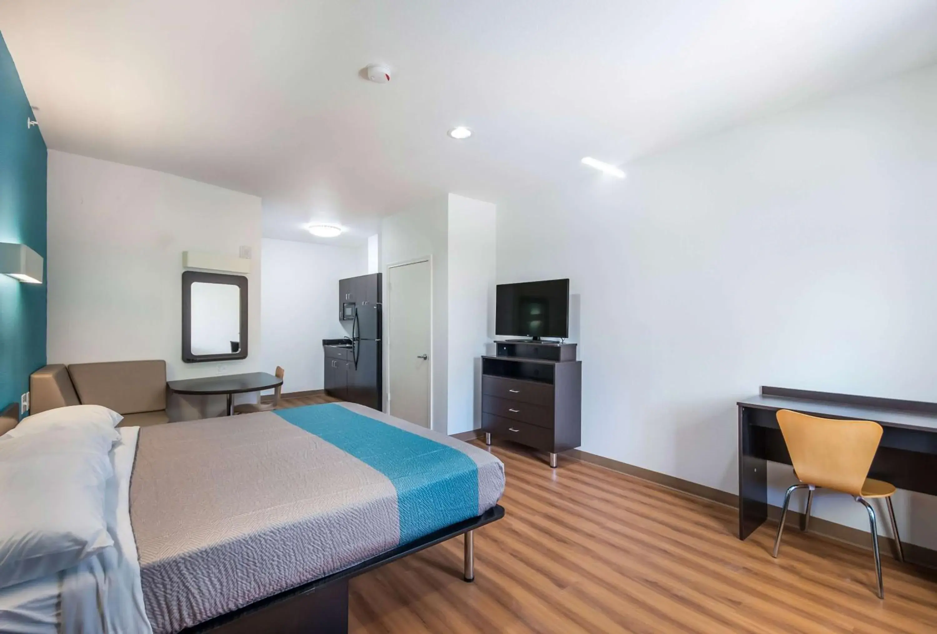 TV and multimedia, Bed in Motel 6-Channelview, TX TV and multimedia, Bed in Motel 6-Channelview, TX