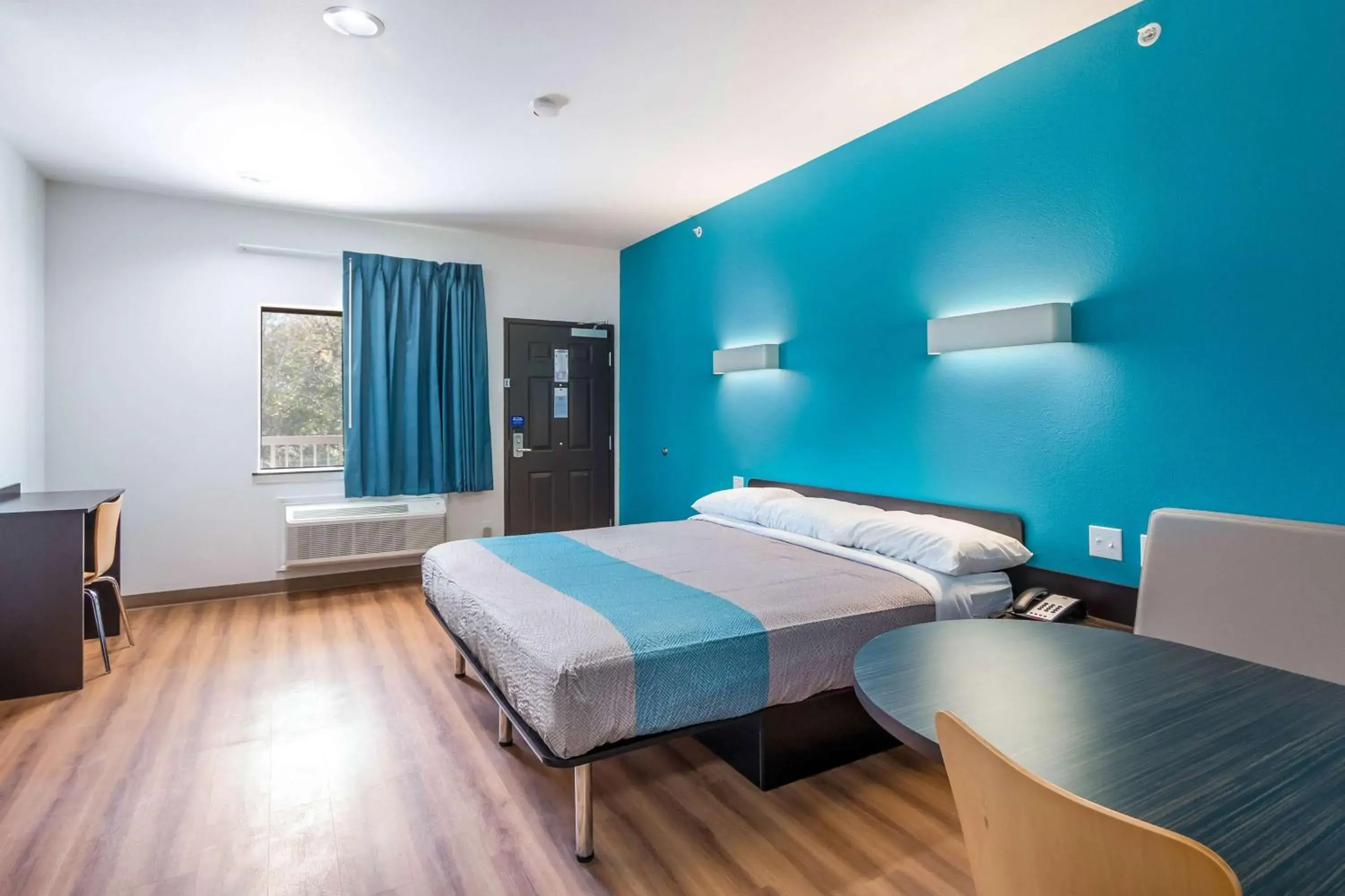 Photo of the whole room, Bed in Motel 6-Channelview, TX Photo of the whole room, Bed in Motel 6-Channelview, TX