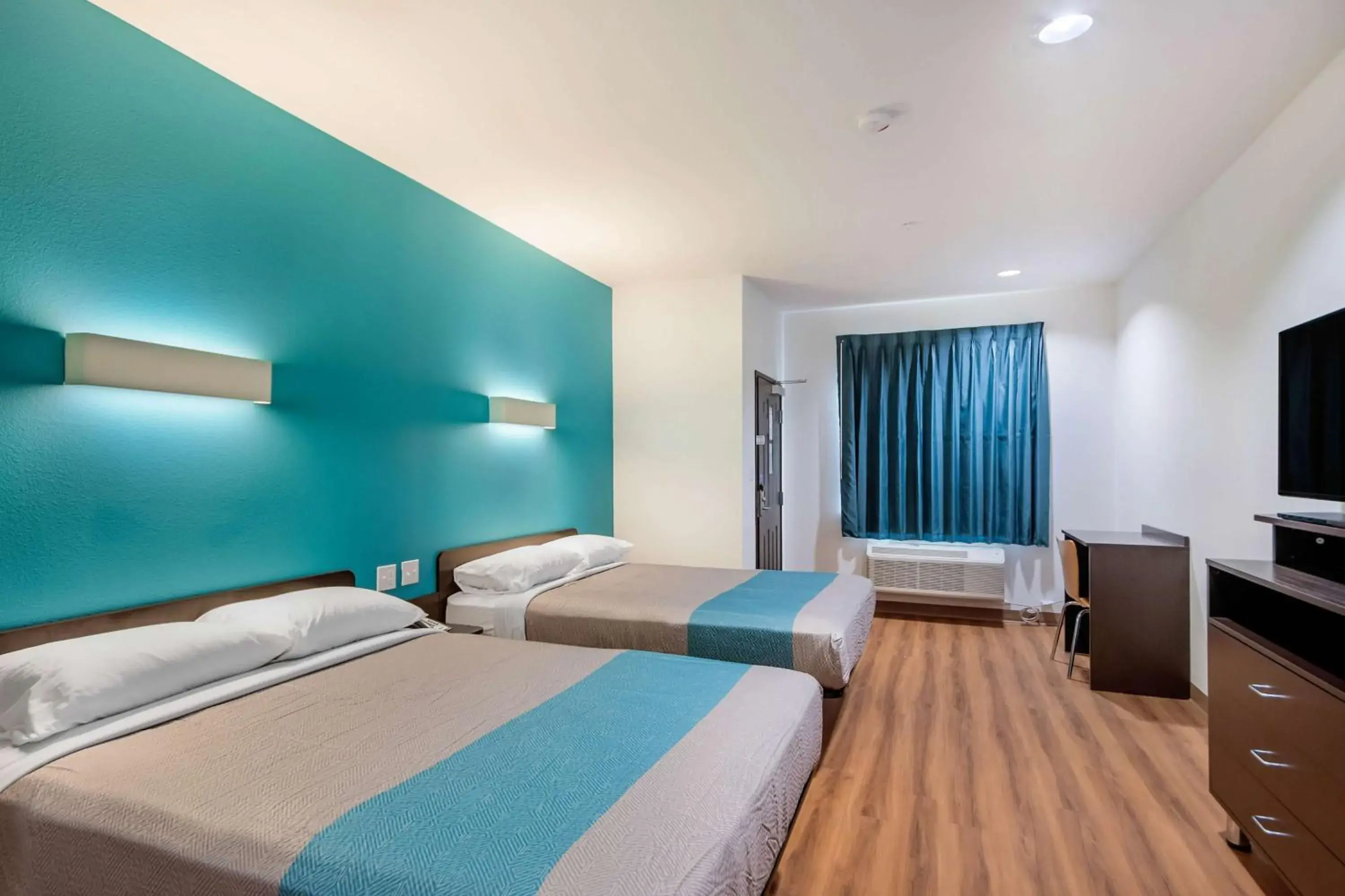 TV and multimedia, Bed in Motel 6-Channelview, TX TV and multimedia, Bed in Motel 6-Channelview, TX