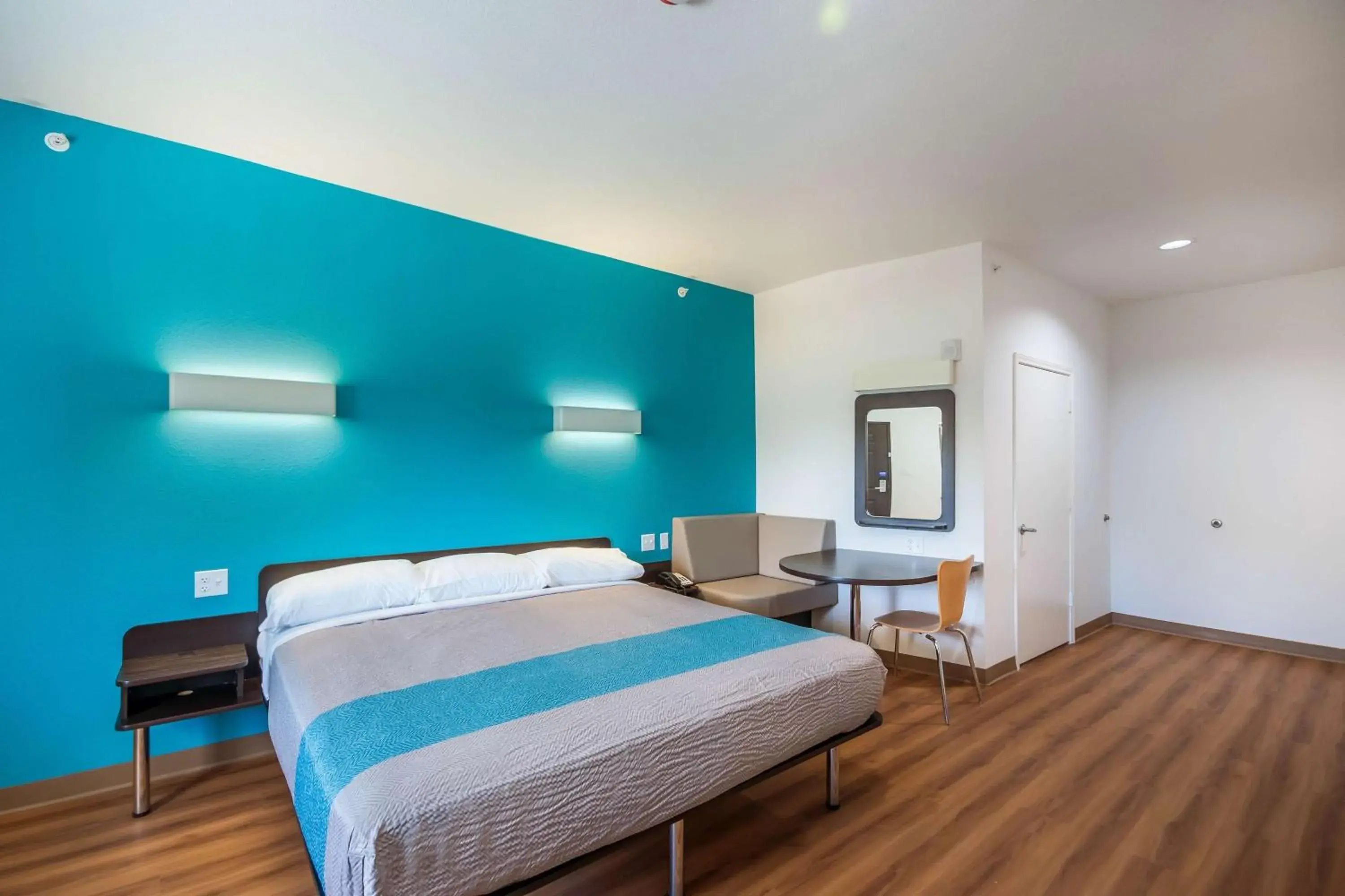 Photo of the whole room, Bed in Motel 6-Channelview, TX Photo of the whole room, Bed in Motel 6-Channelview, TX