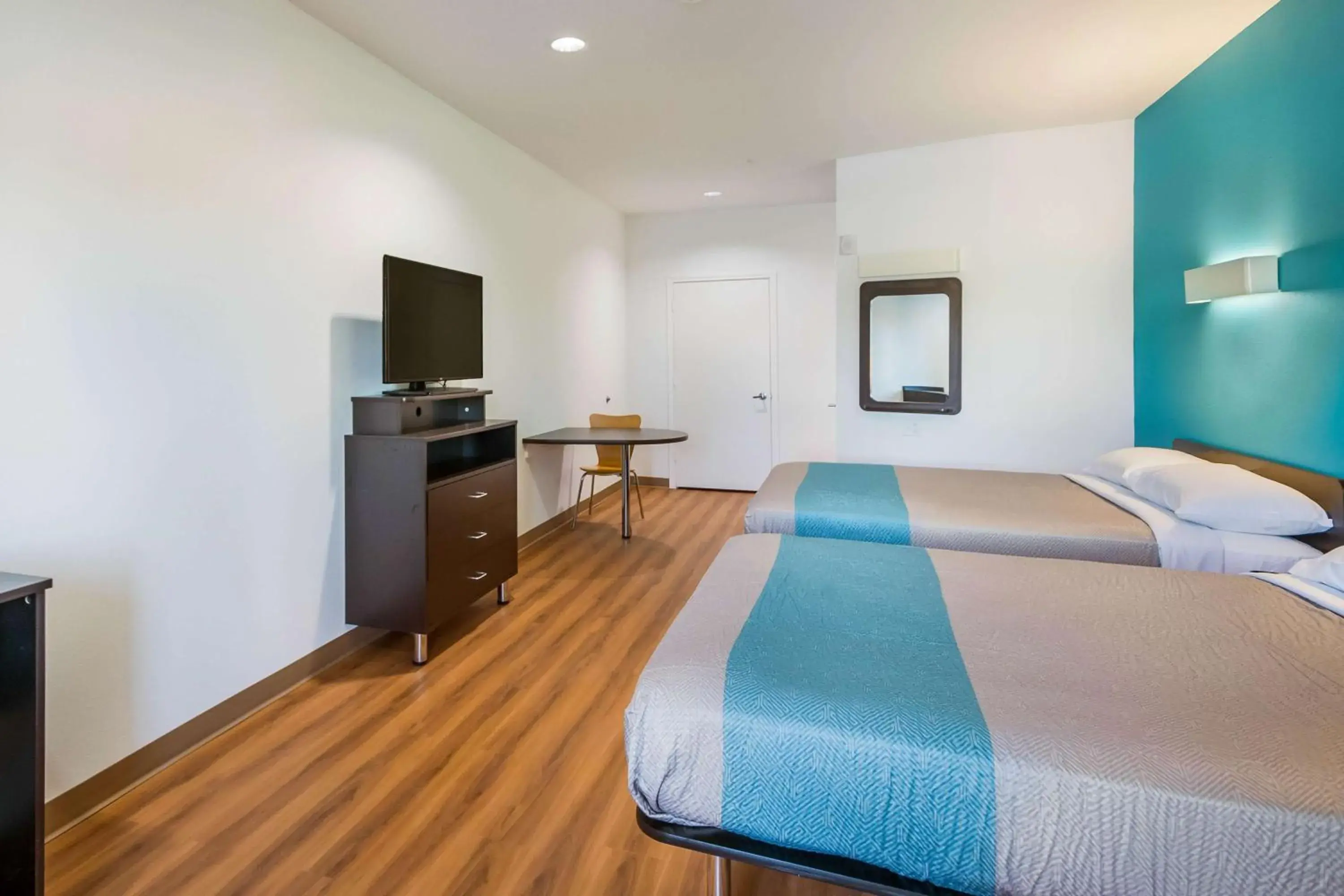 TV and multimedia, Bed in Motel 6-Channelview, TX TV and multimedia, Bed in Motel 6-Channelview, TX