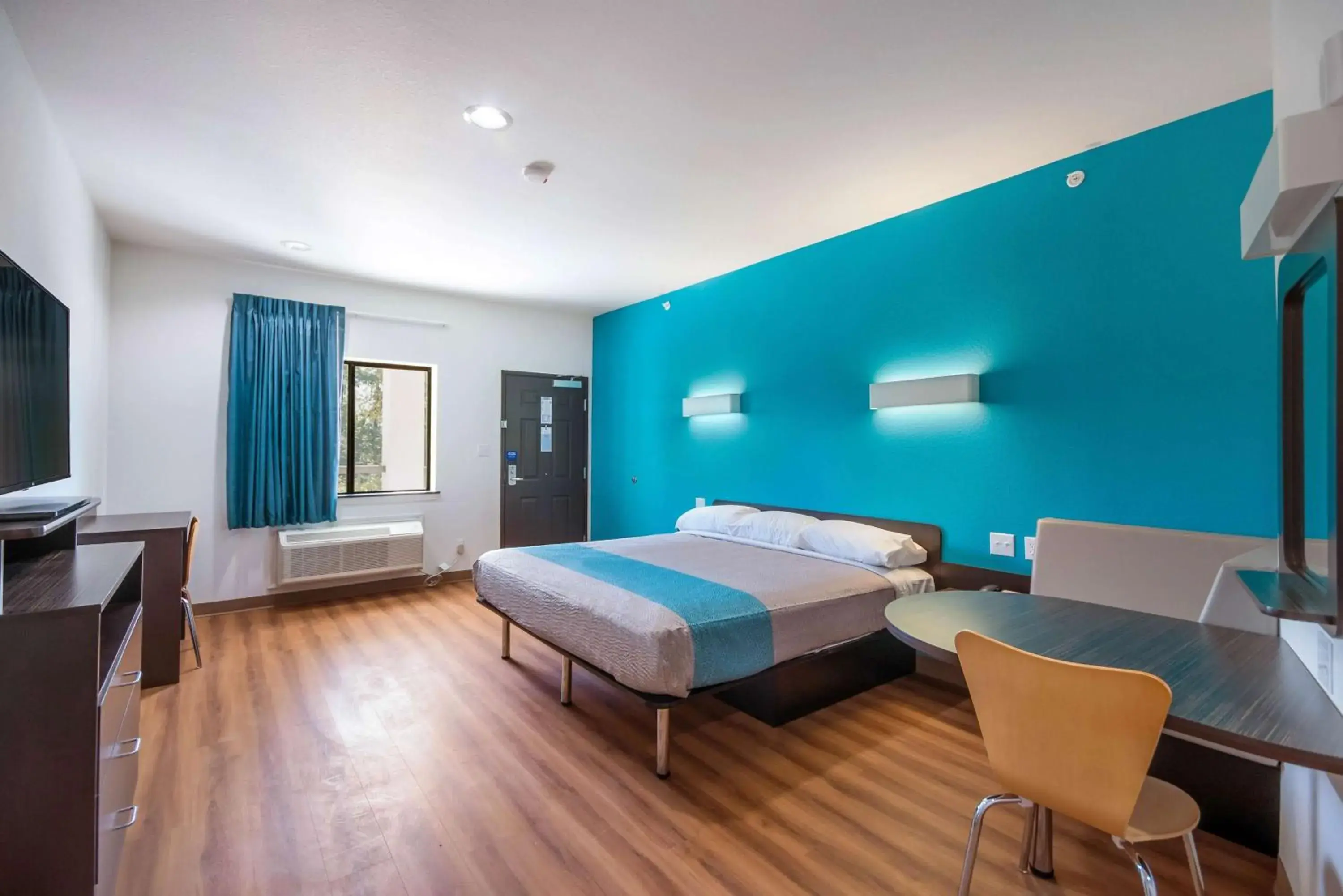 TV and multimedia, Bed in Motel 6-Channelview, TX TV and multimedia, Bed in Motel 6-Channelview, TX