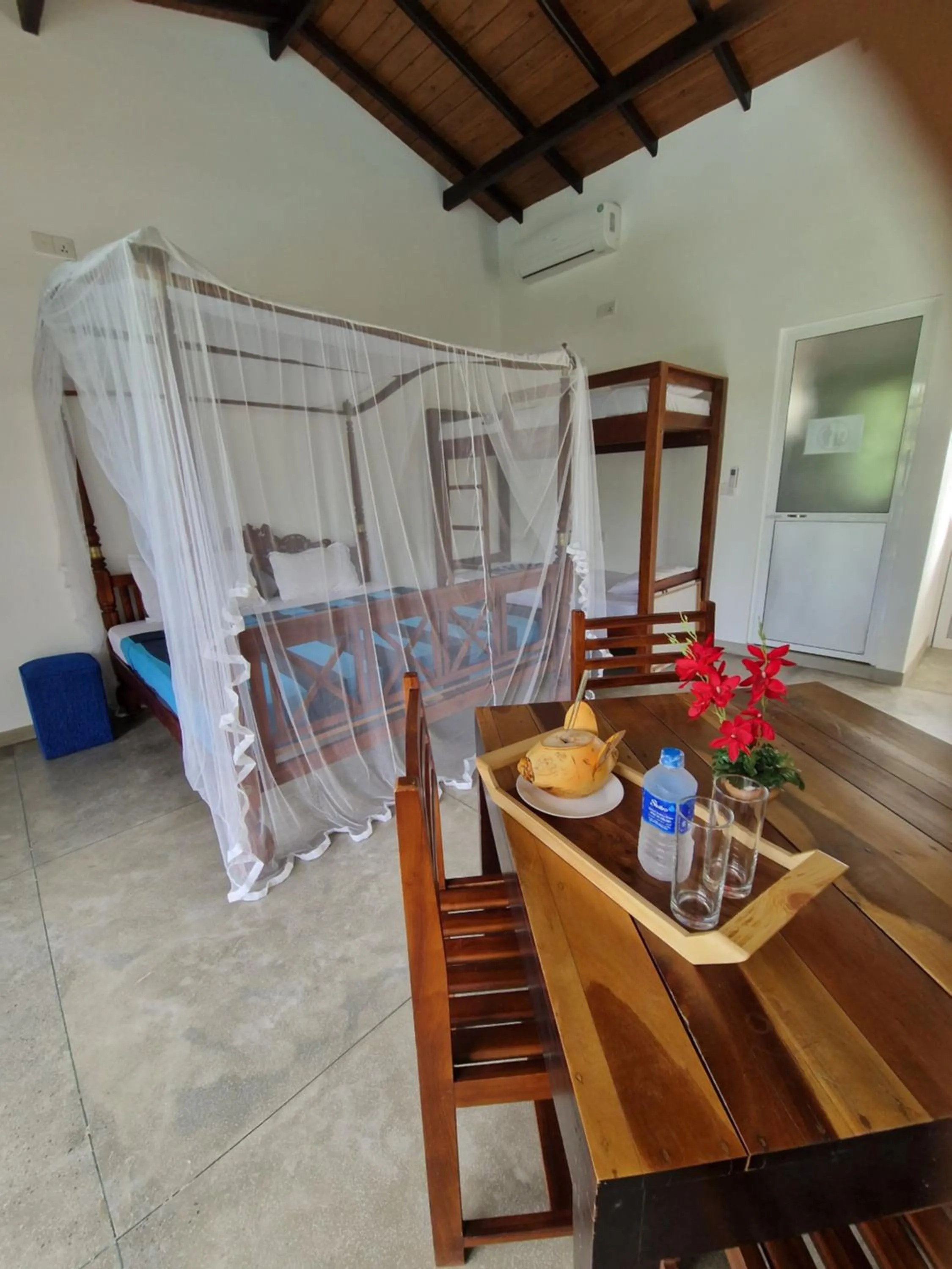 Photo of the whole room in Chill Bay Weligama