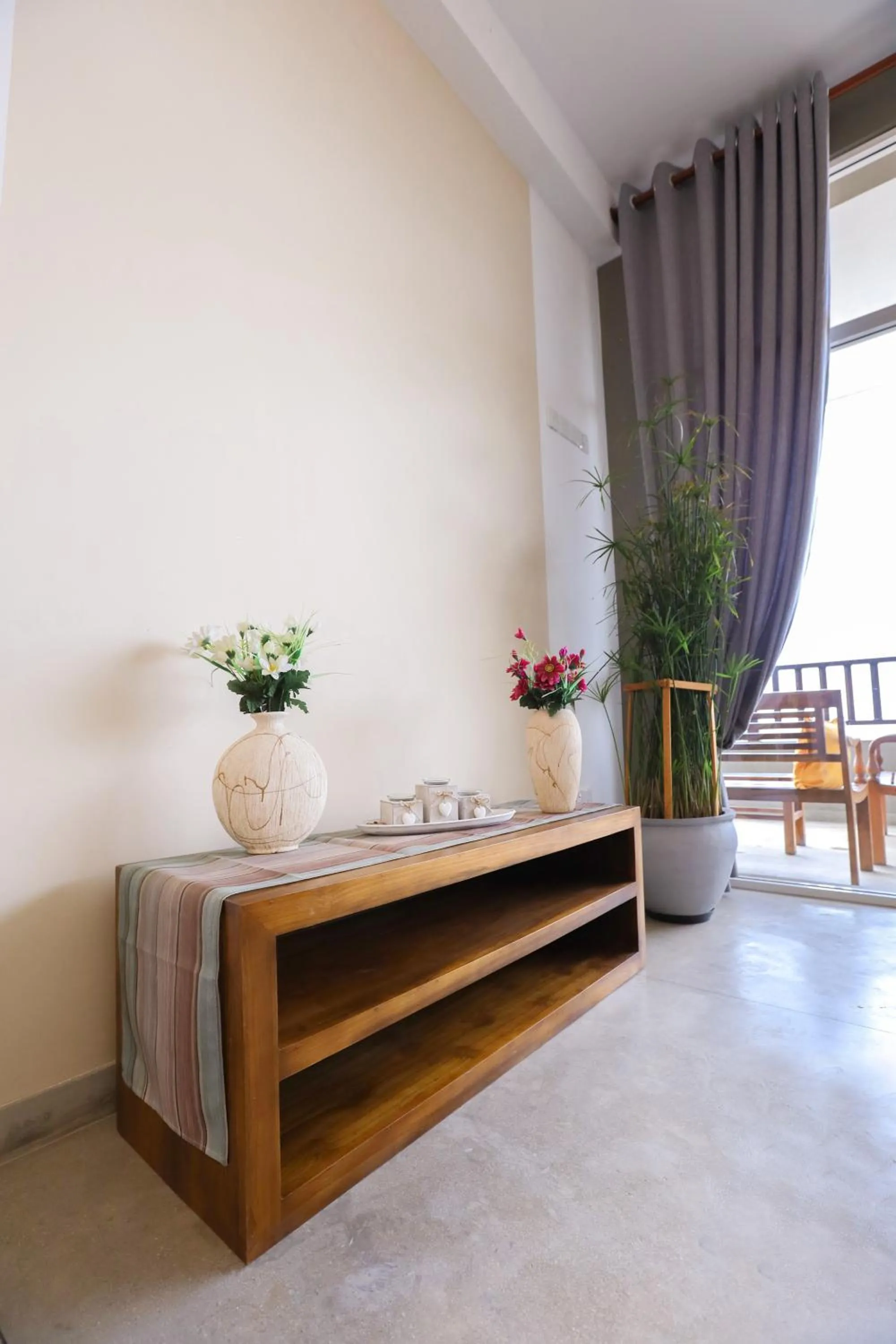 Living room, Bed in Chill Bay Weligama